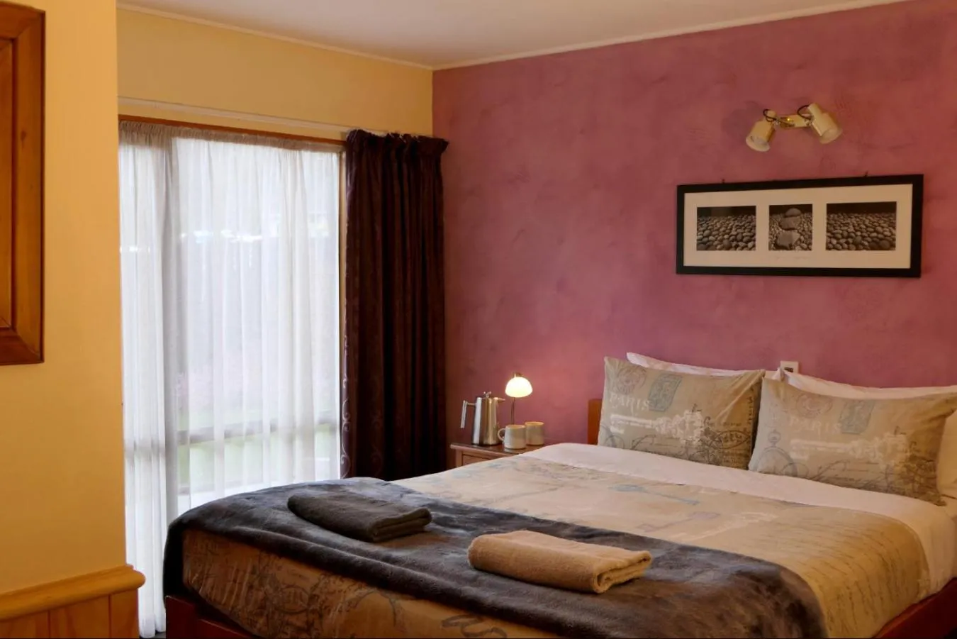 Bed in Queenstown Holiday Park Creeksyde