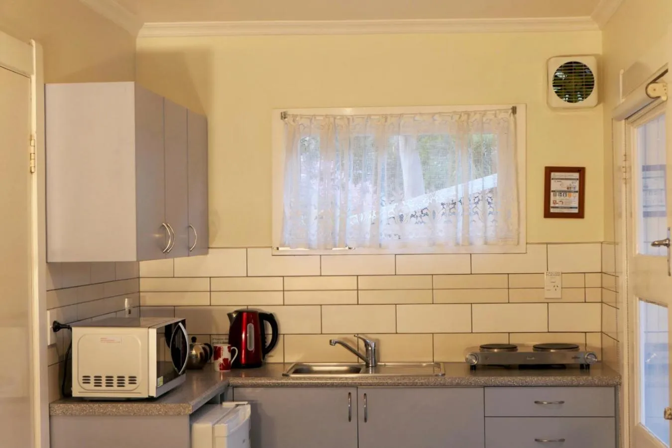 Kitchen or kitchenette in Queenstown Holiday Park Creeksyde