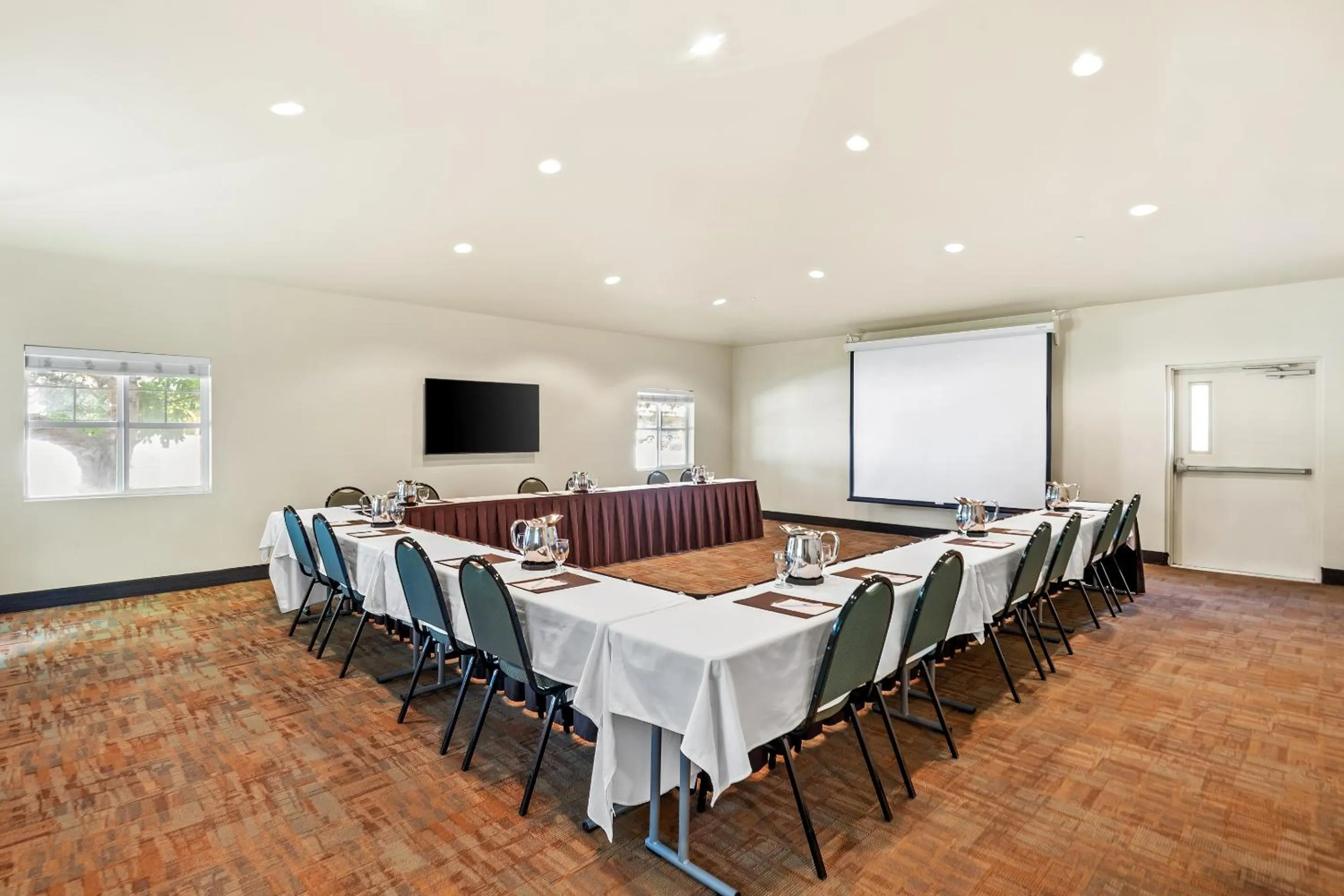 Meeting/conference room in Ledgestone Suites Hotel Yakima