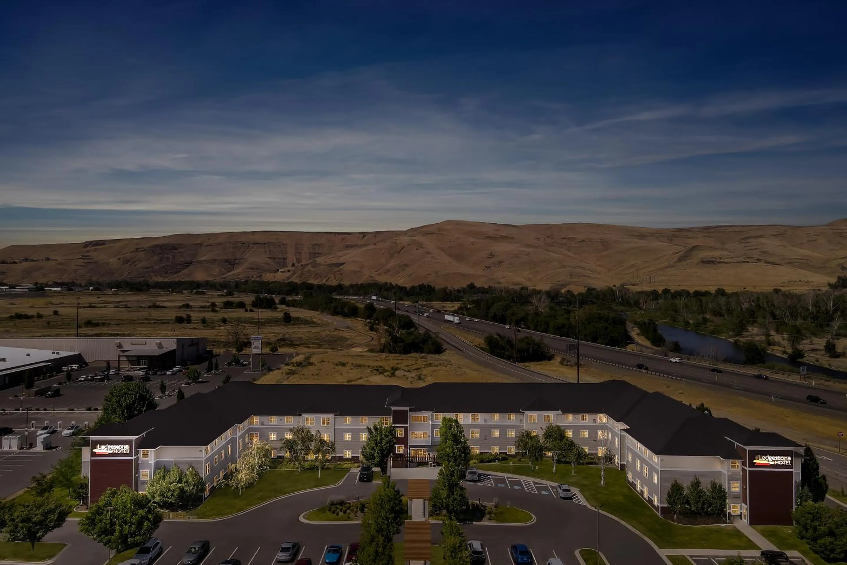 Property building in Ledgestone Suites Hotel Yakima