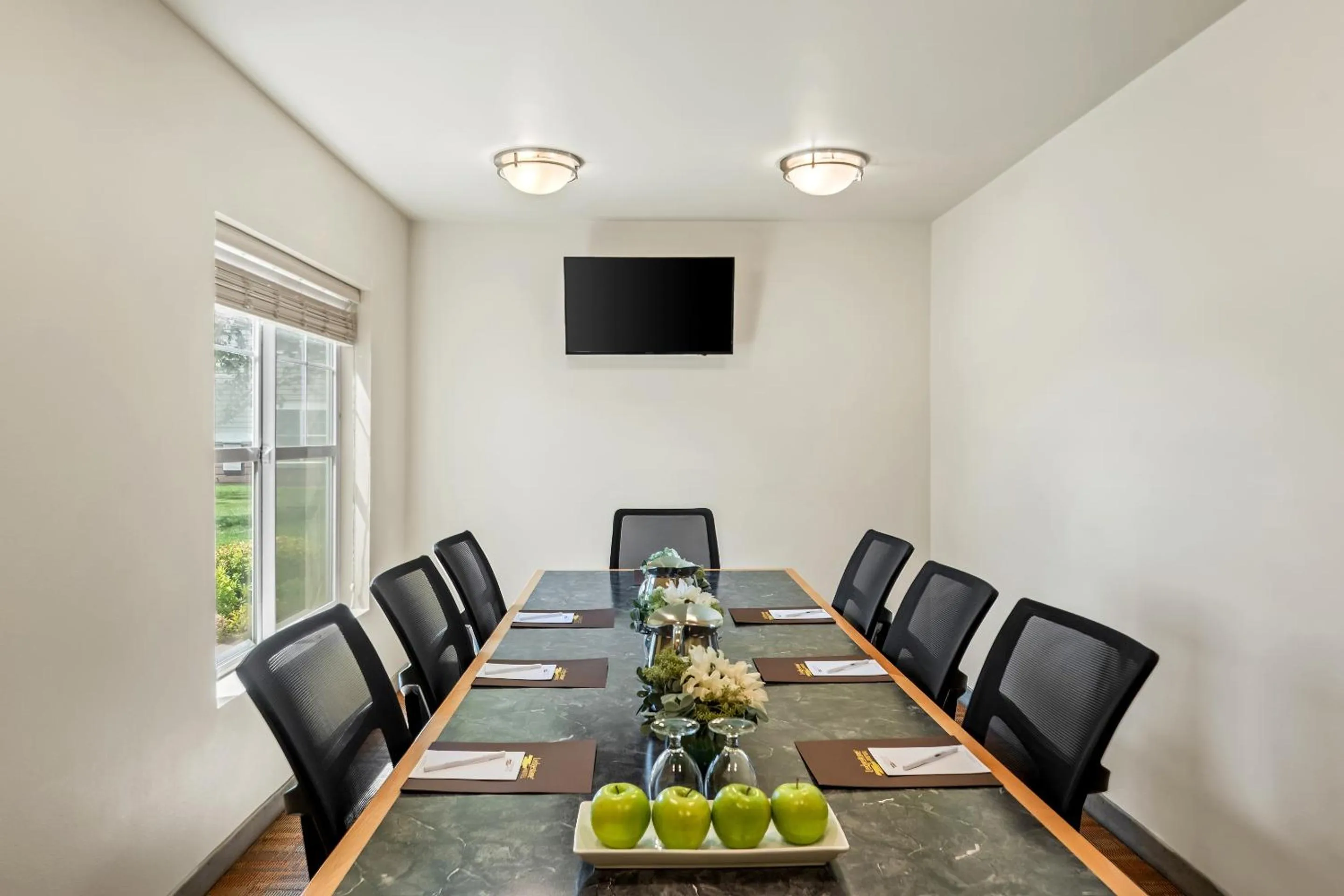 Meeting/conference room in Ledgestone Suites Hotel Yakima
