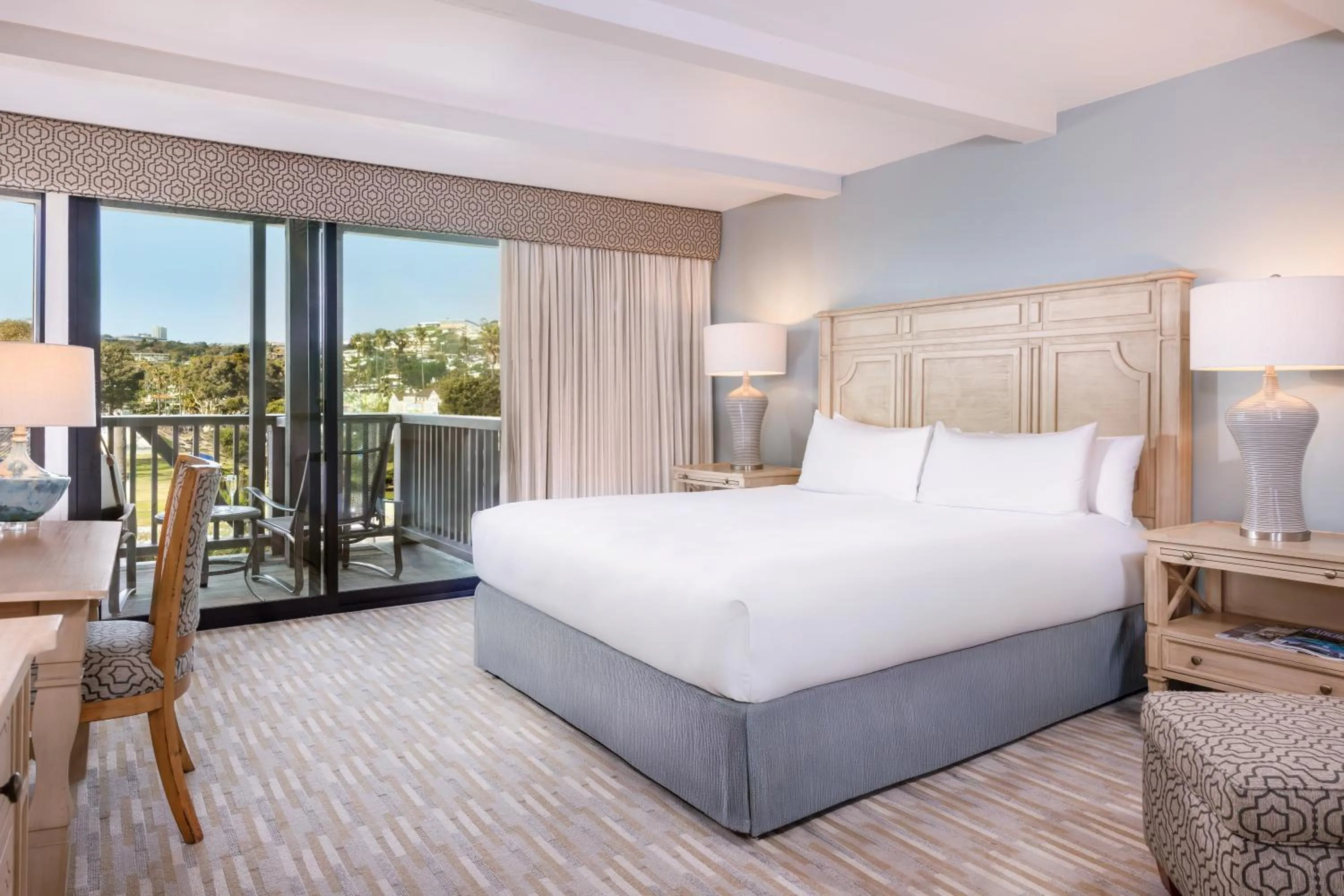 Bedroom, Bed in La Jolla Shores Hotel