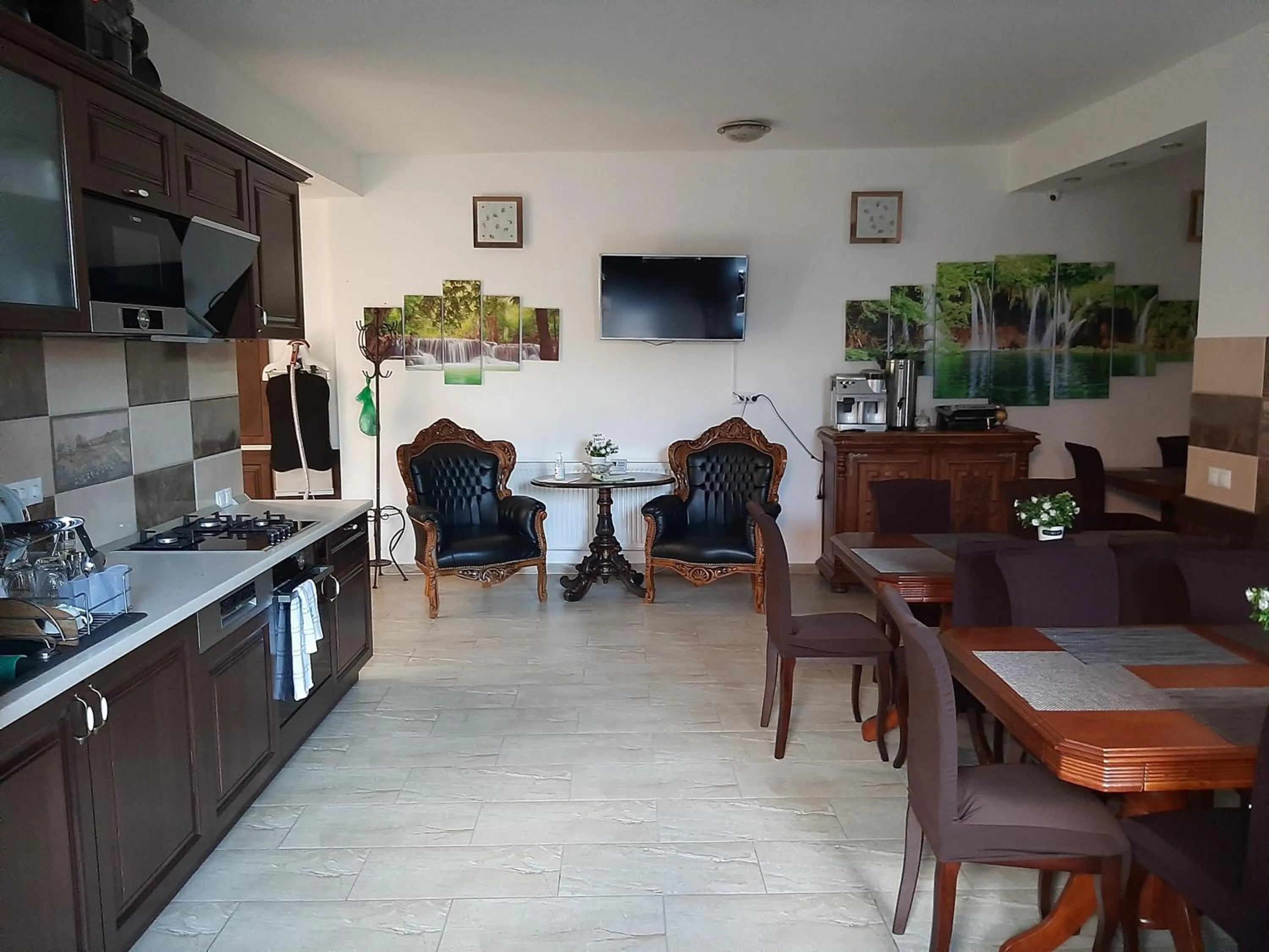 Communal lounge/ TV room in Vila Fortuna Auri