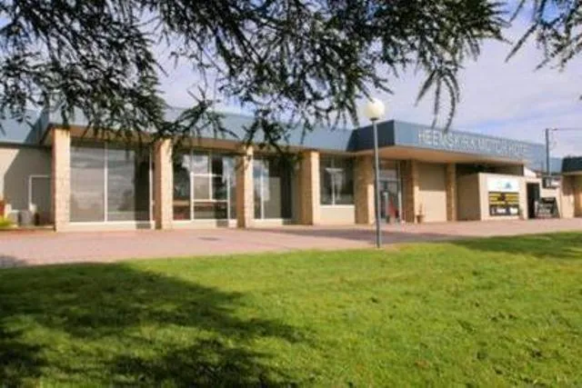 Facade/entrance in Heemskirk Motor Hotel