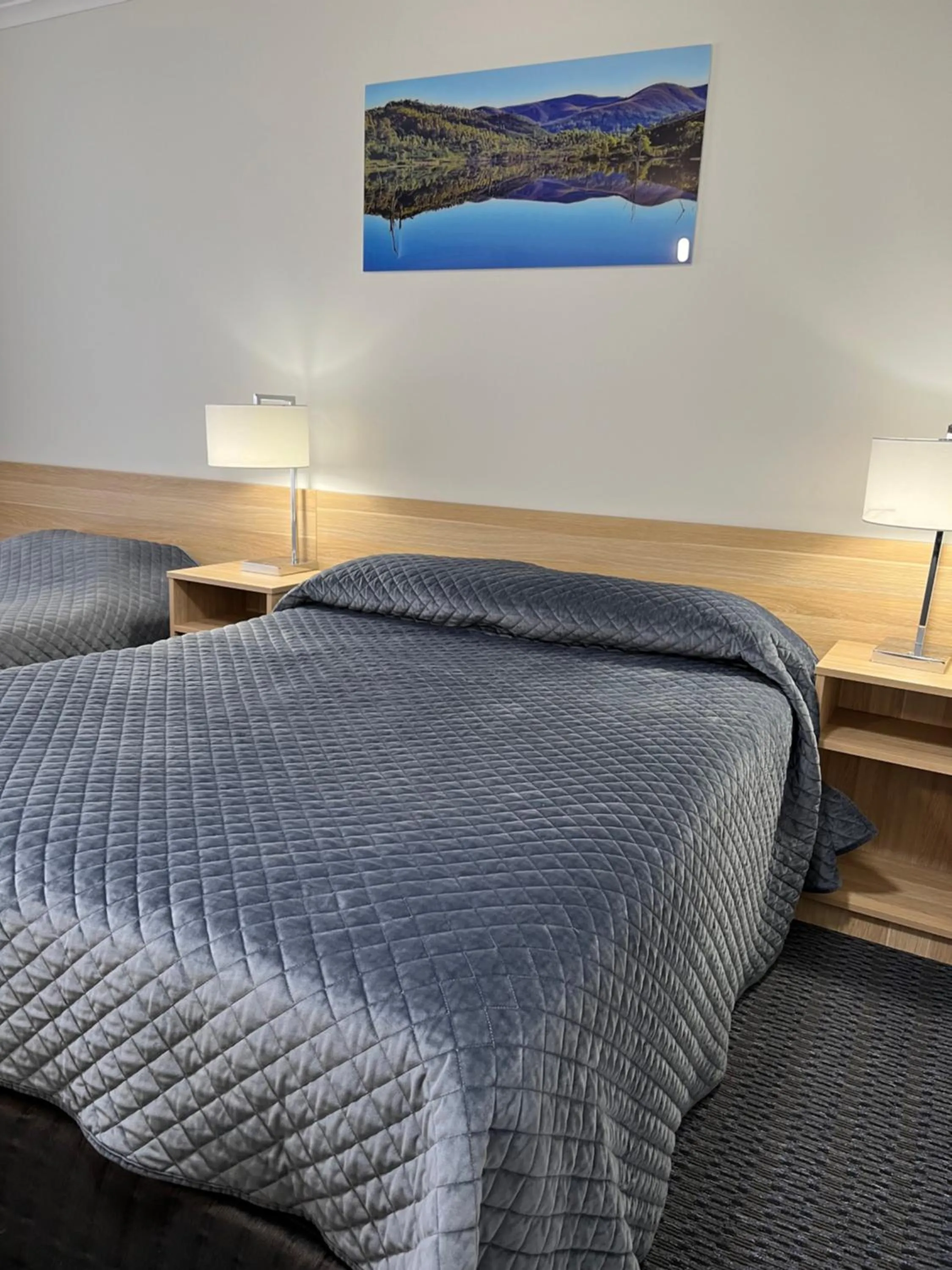 Bed in Heemskirk Motor Hotel