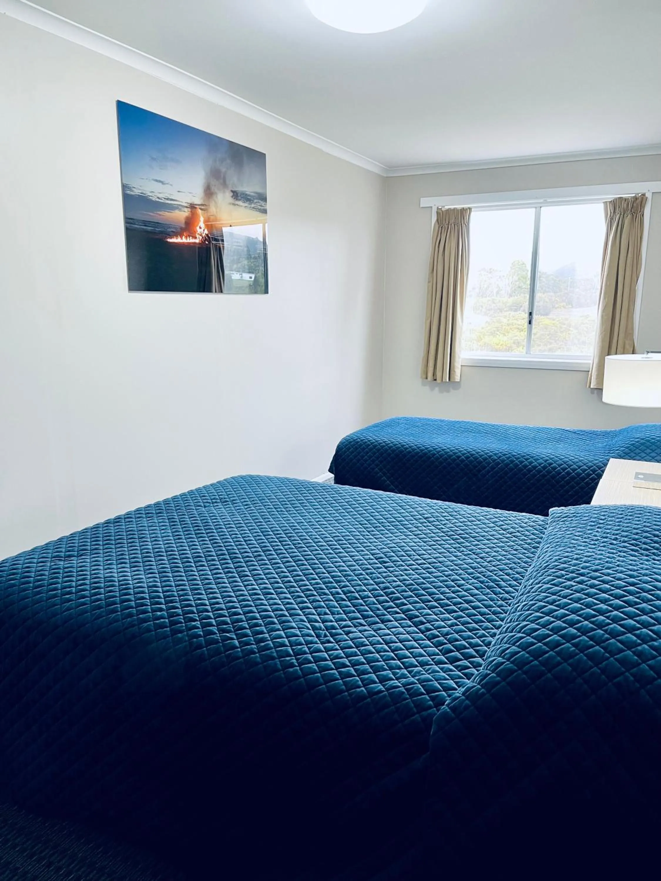 Bed in Heemskirk Motor Hotel