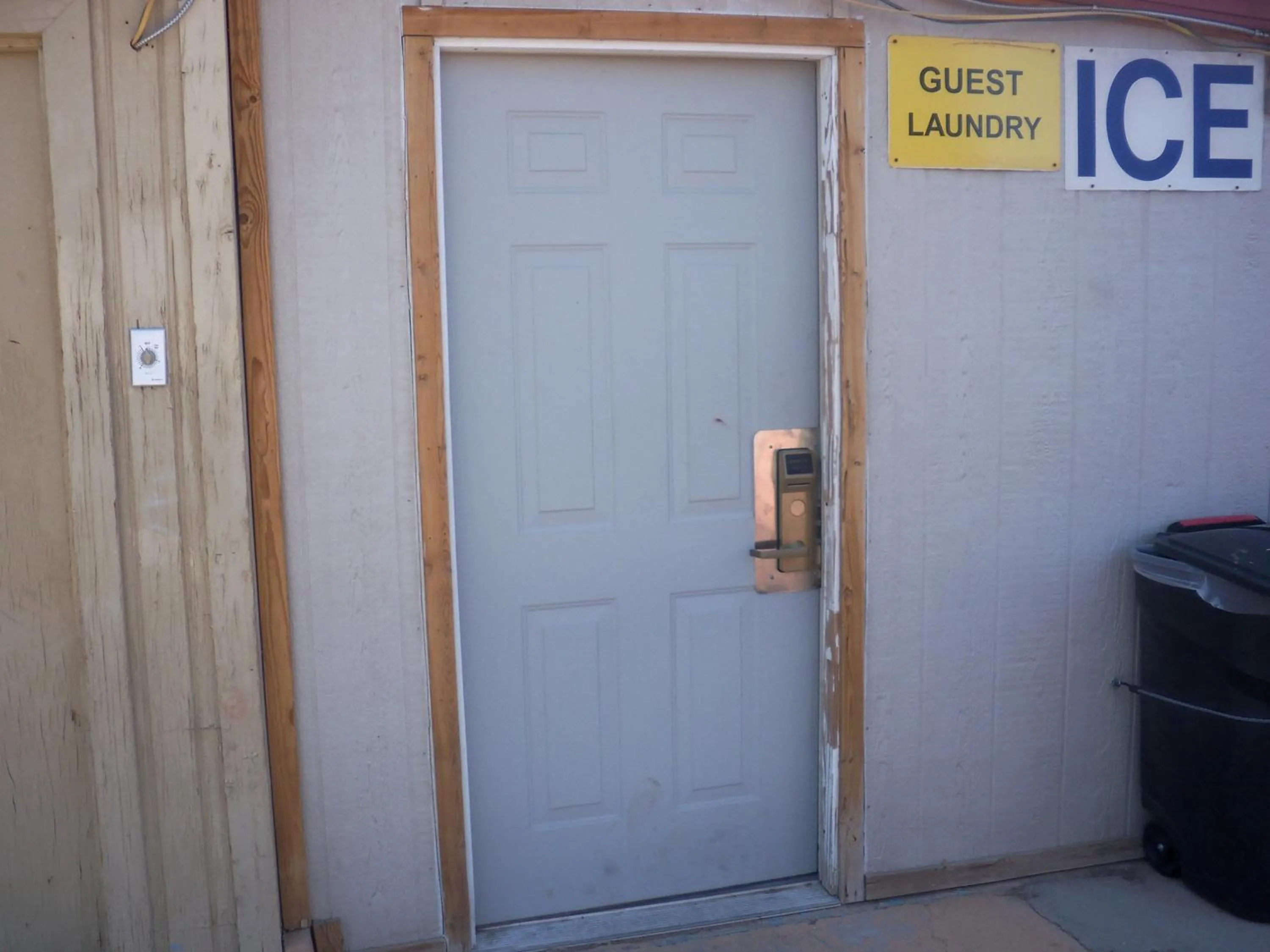 Facade/entrance in Deluxe Inn Of Roswell