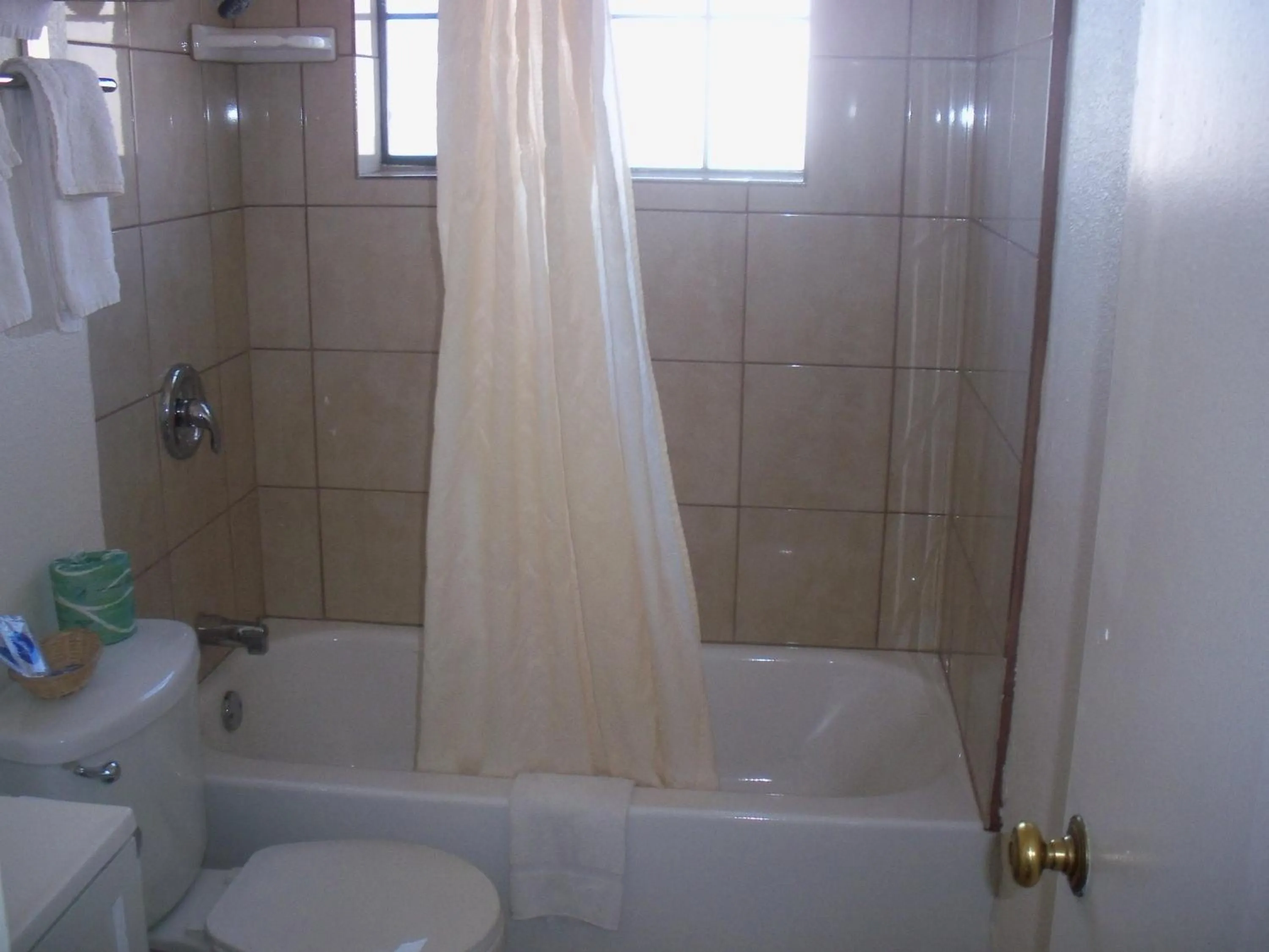 Bathroom in Deluxe Inn Of Roswell