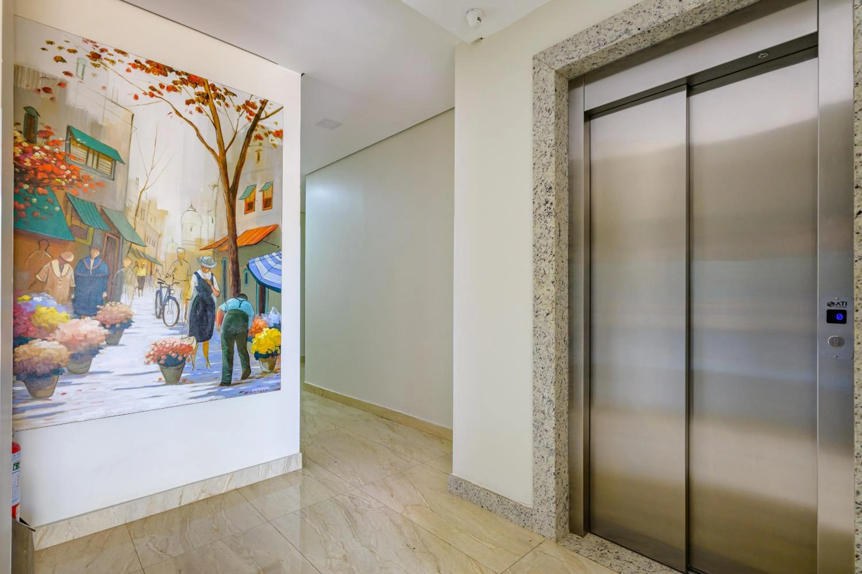 elevator in OYO Tropical Confort Hotel, Brasilia