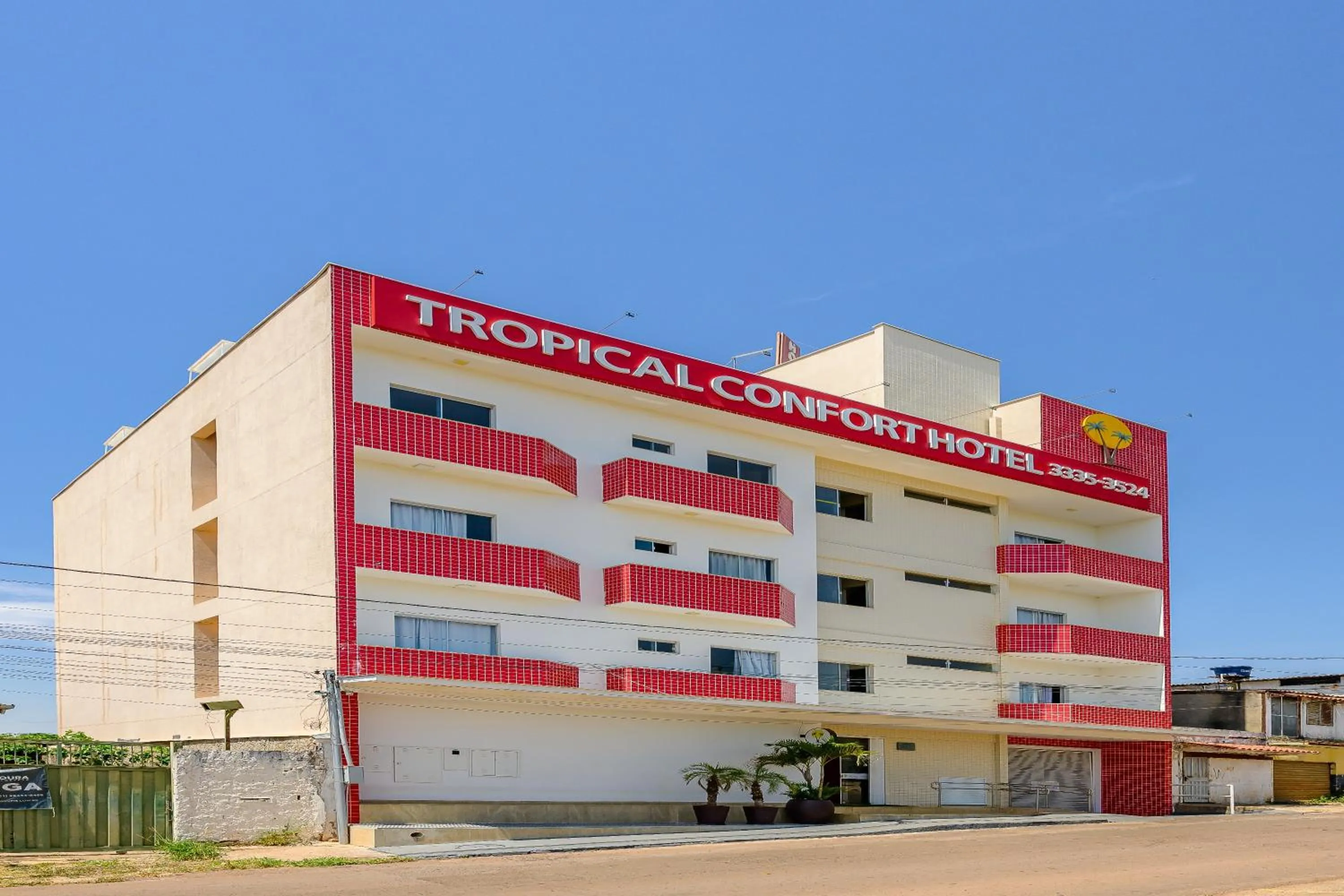 Property building in OYO Tropical Confort Hotel, Brasilia