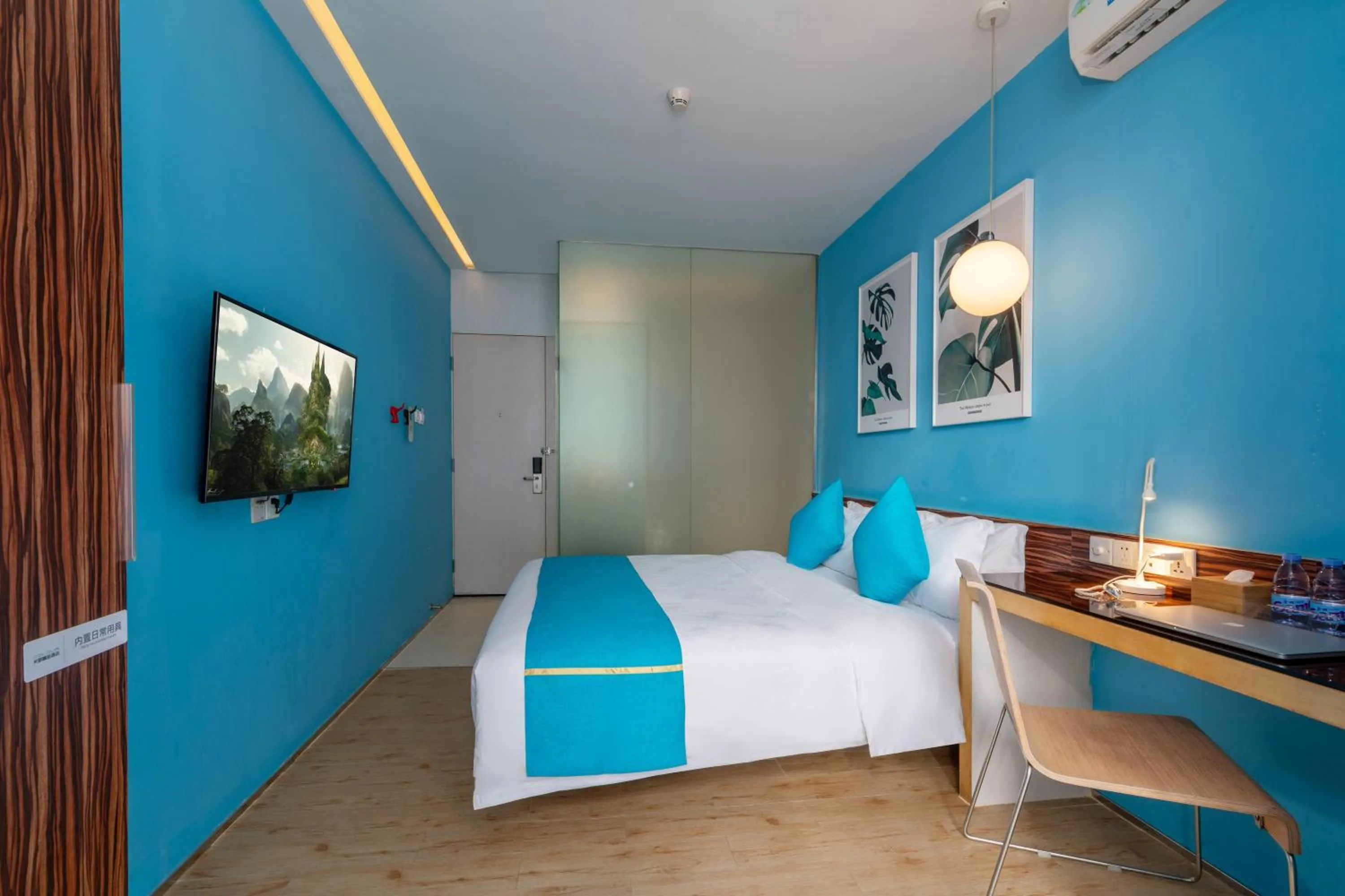 Bed in Shenzhen Dongmen Colour Hotel