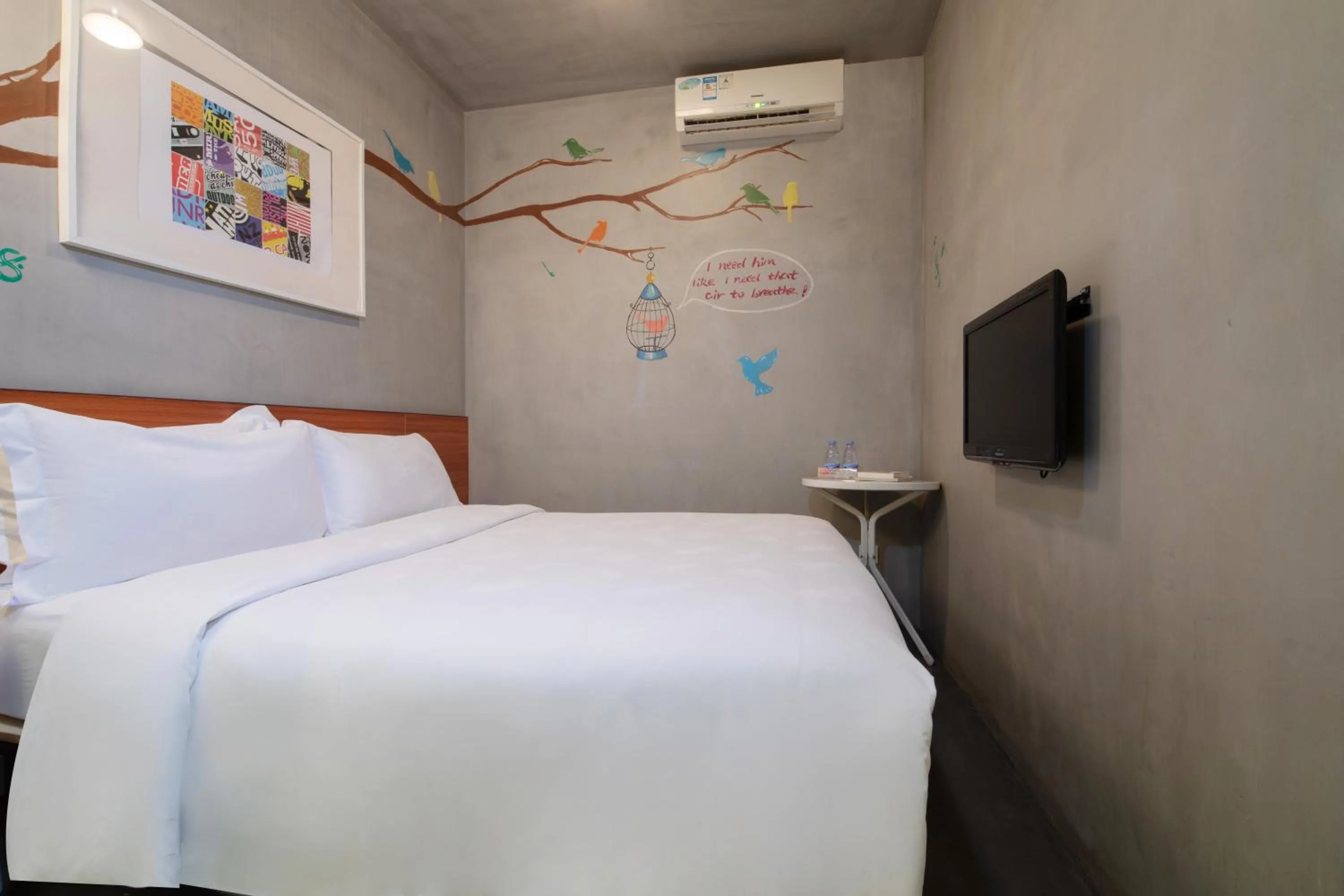 Bedroom, Bed in Shenzhen Dongmen Colour Hotel