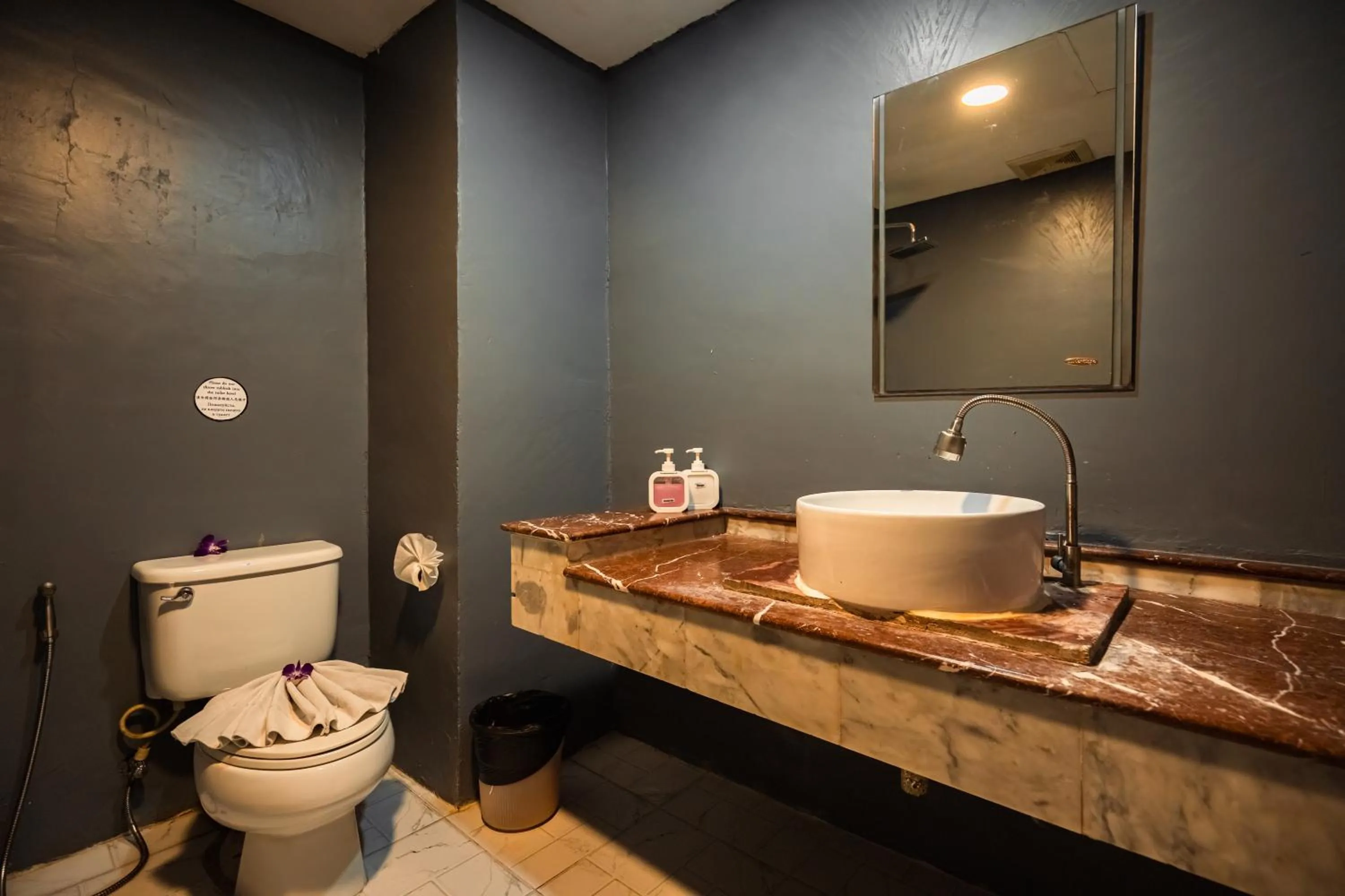 Toilet in UNOTEL Karon Beach