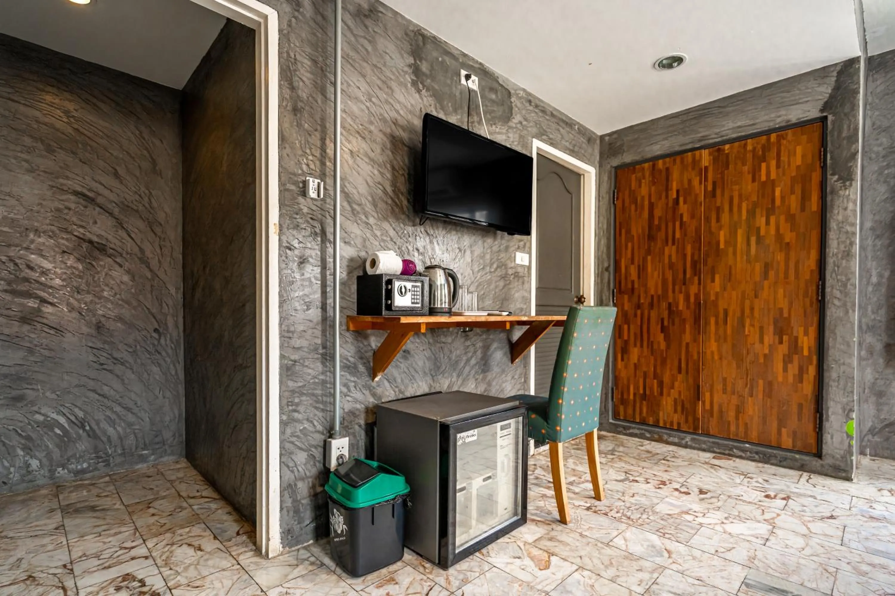 Bed in UNOTEL Karon Beach