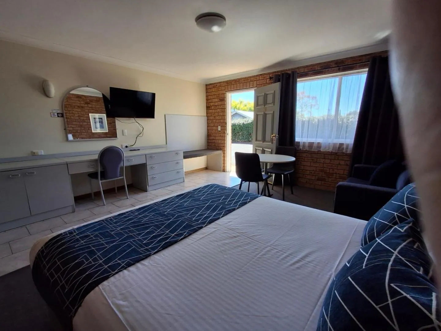 Bed in Blue Diamond Motor Inn