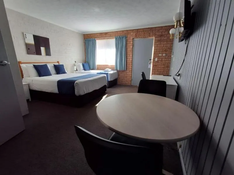 Bed in Blue Diamond Motor Inn