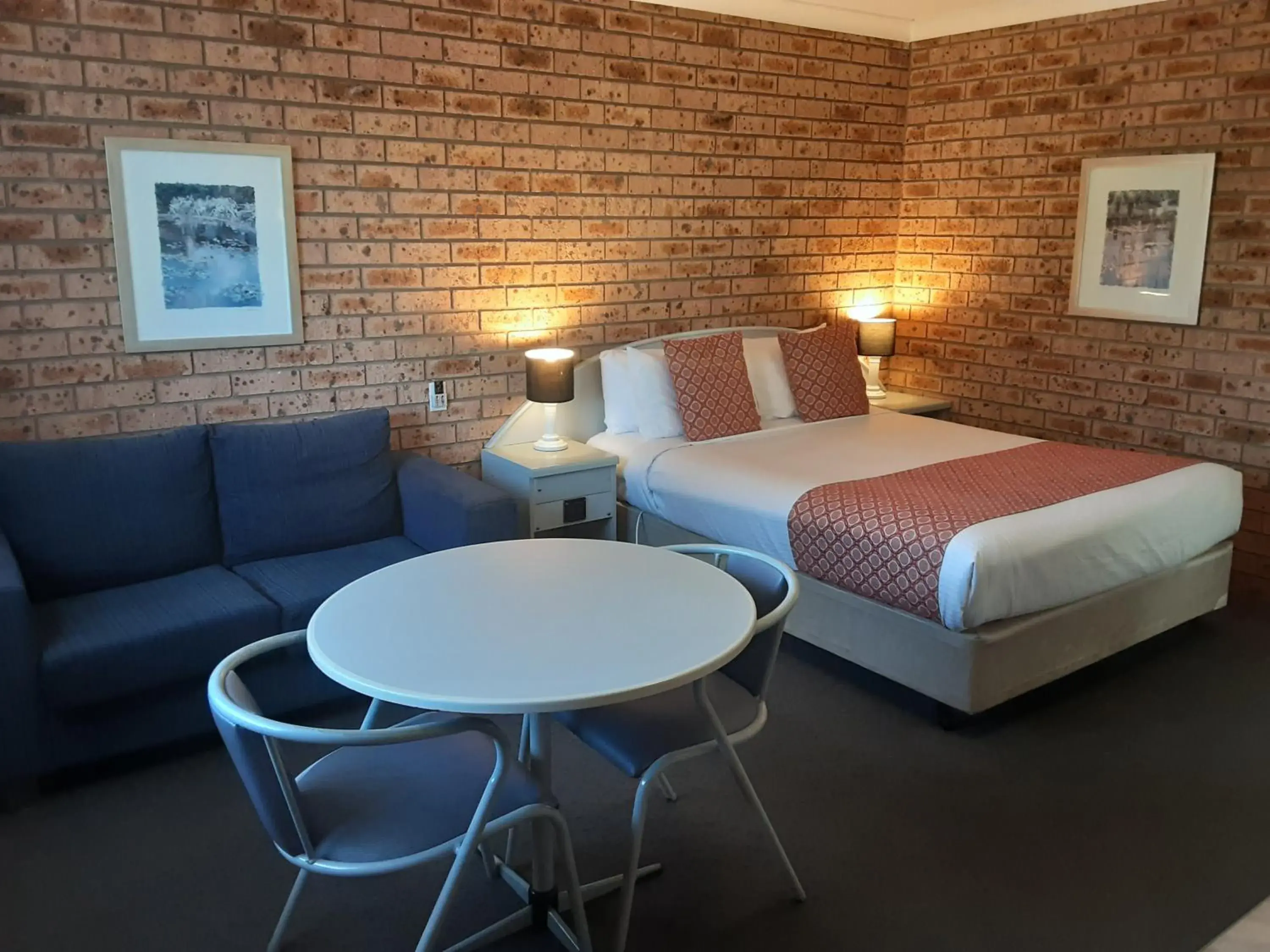 Standard Queen Room - single occupancy in Blue Diamond Motor Inn Standard Queen Room - single occupancy in Blue Diamond Motor Inn