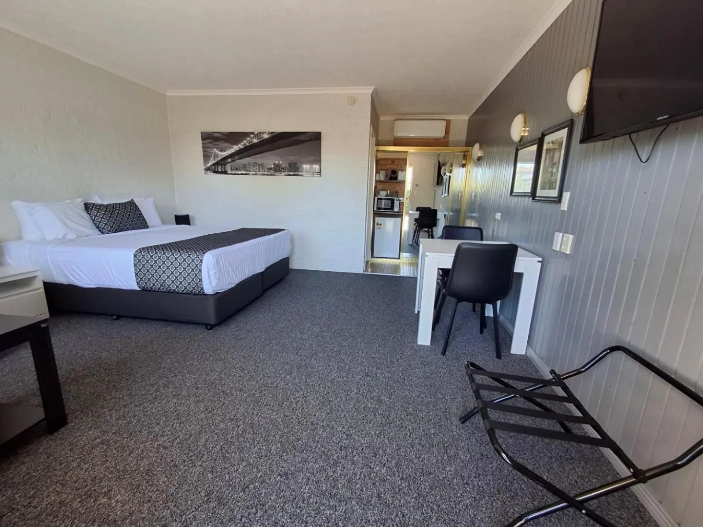 Bed in Blue Diamond Motor Inn