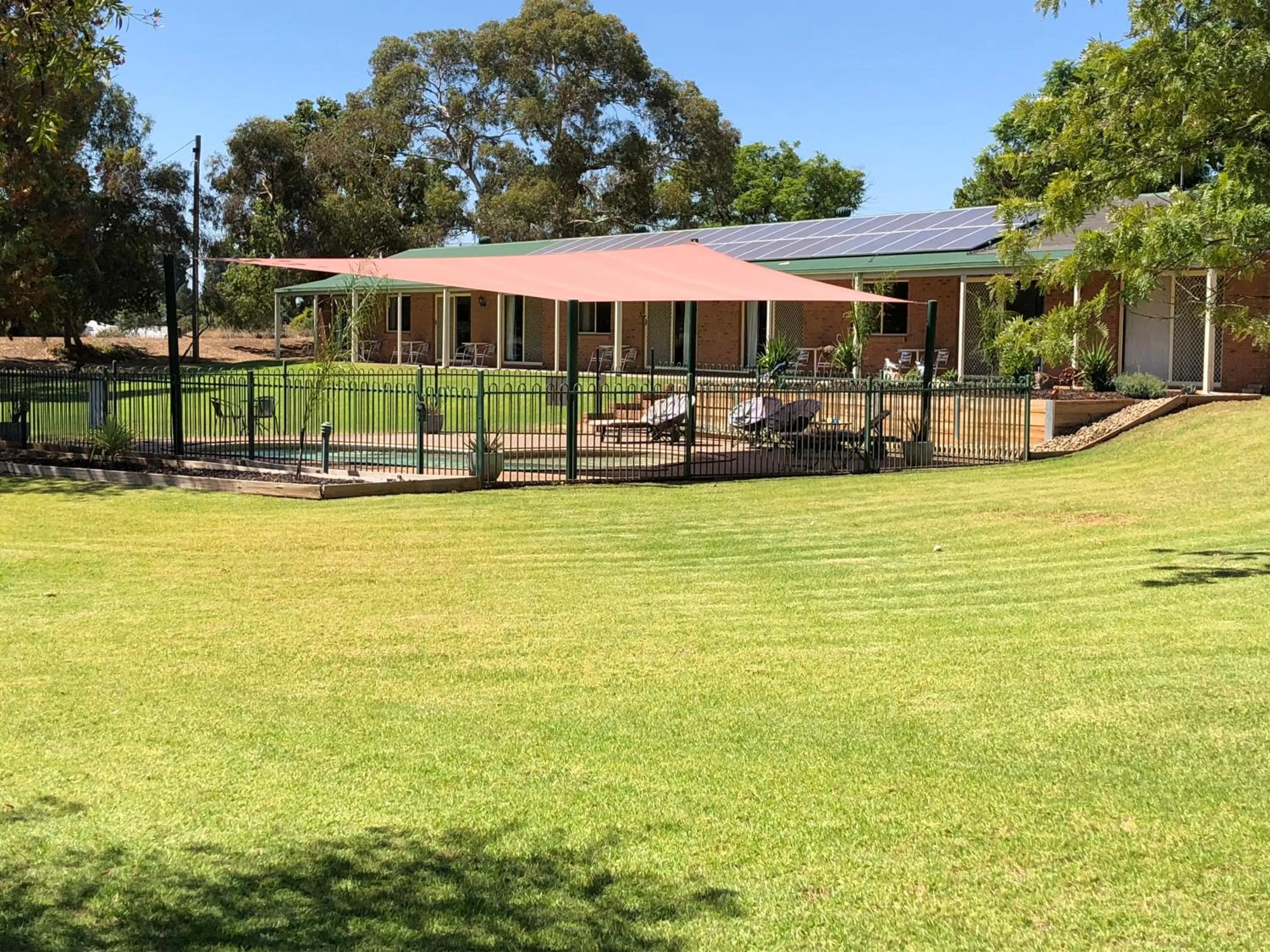 Facade/entrance, Garden in Bullanginya Lodge