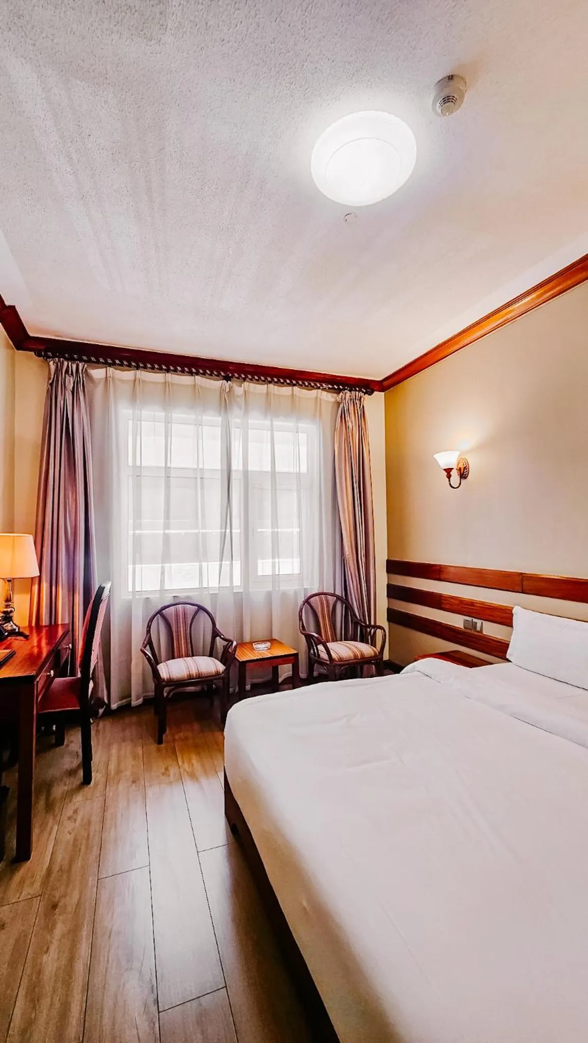 Bedroom, Bed in Eastland Hotel