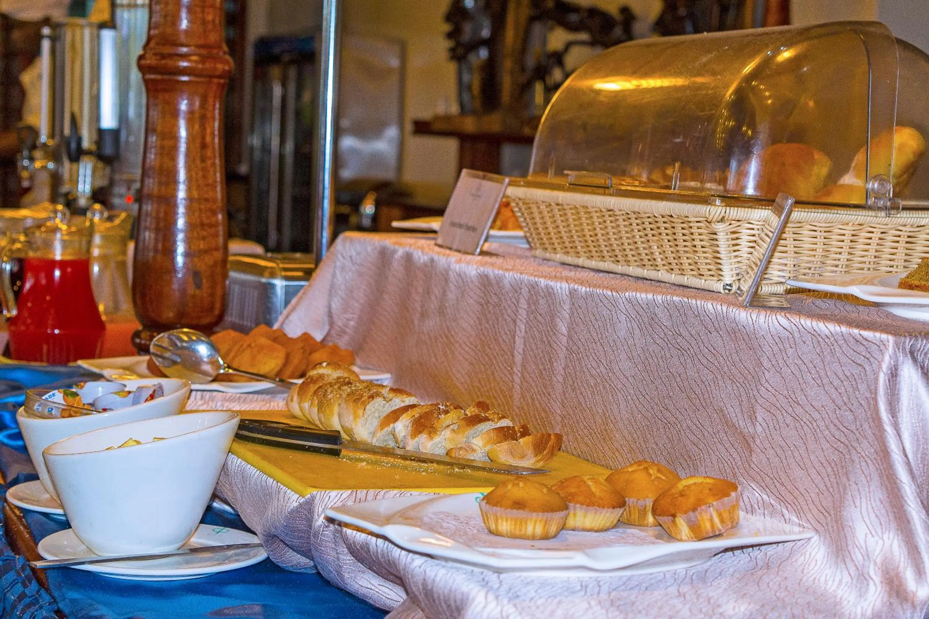 Continental breakfast in Eastland Hotel