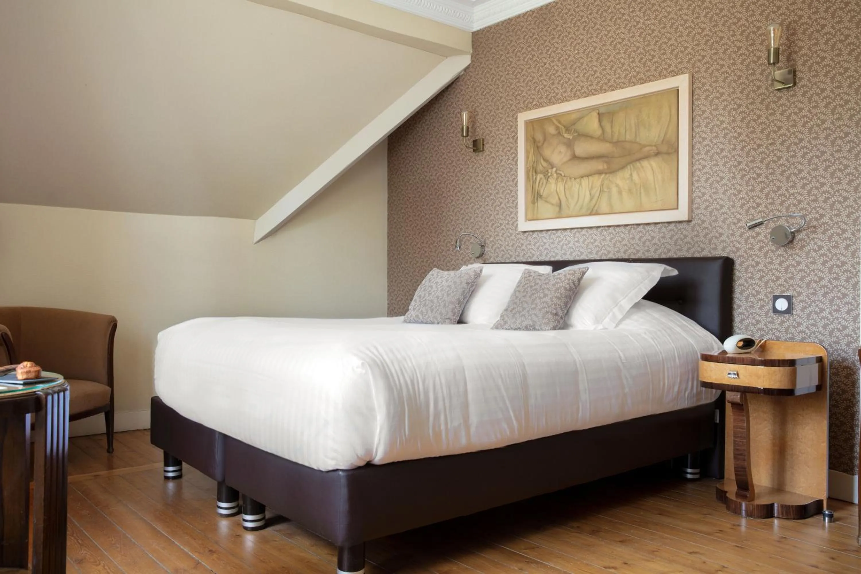 Bedroom, Bed in Le Jardin des Plumes