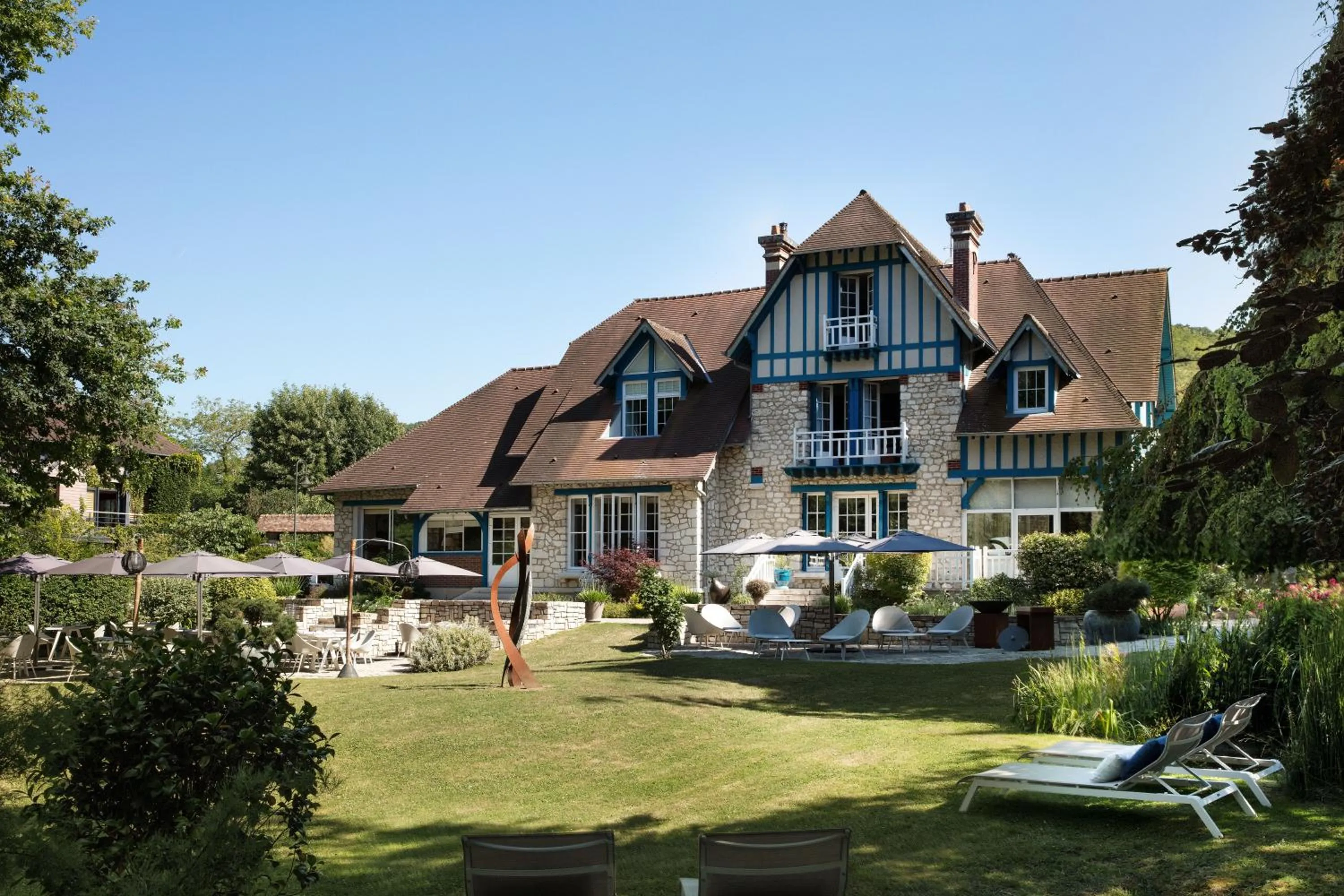 Property building in Le Jardin des Plumes