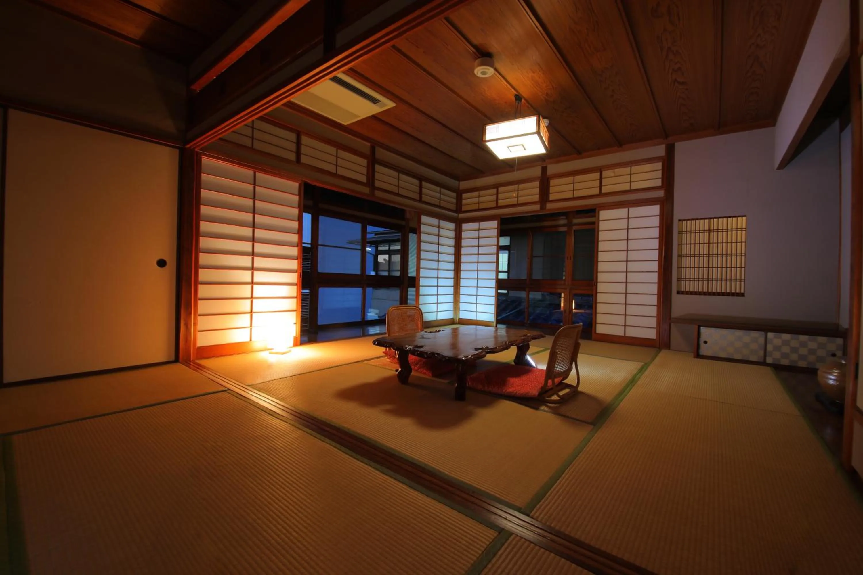 Photo of the whole room in Dougoya