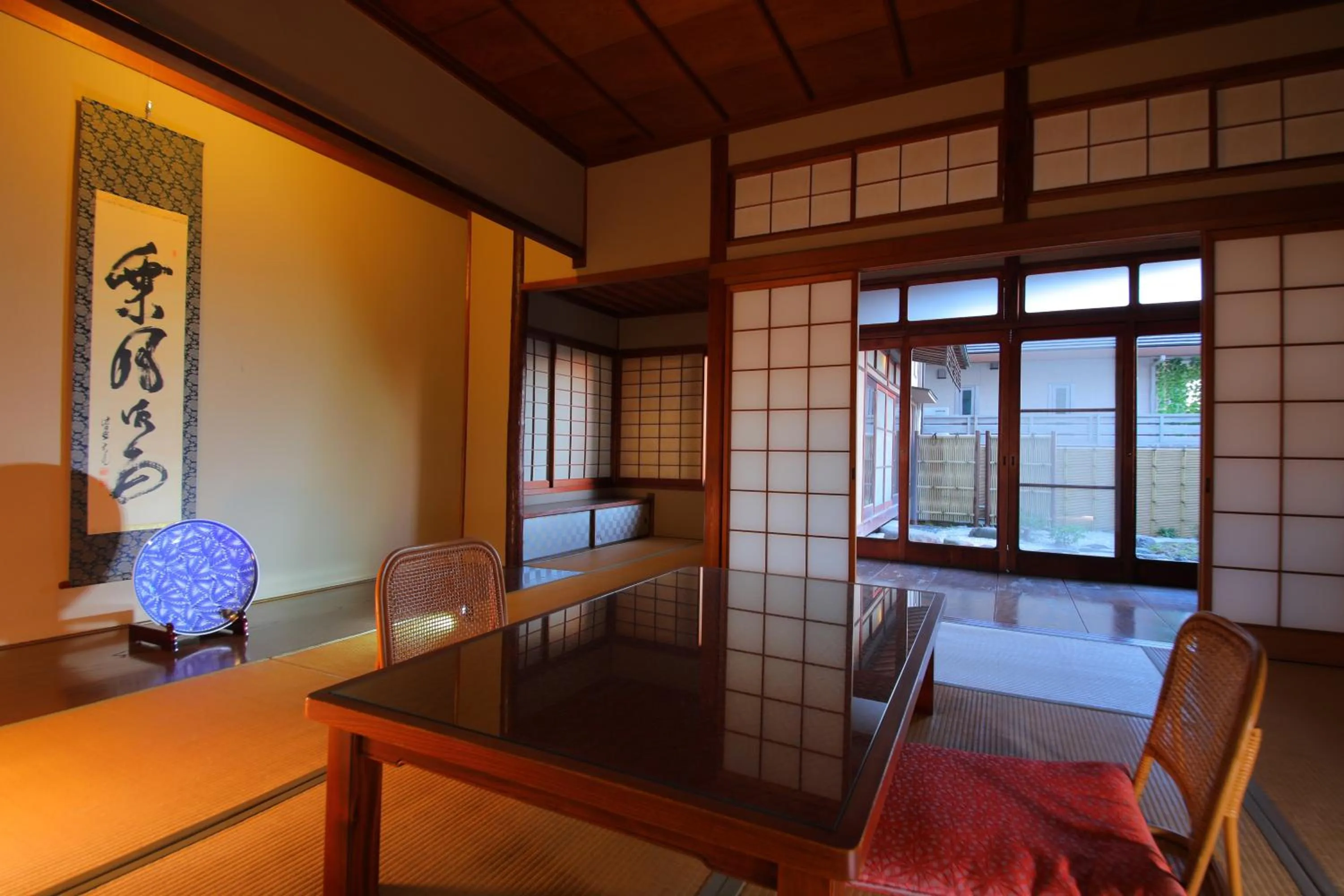 Photo of the whole room in Dougoya