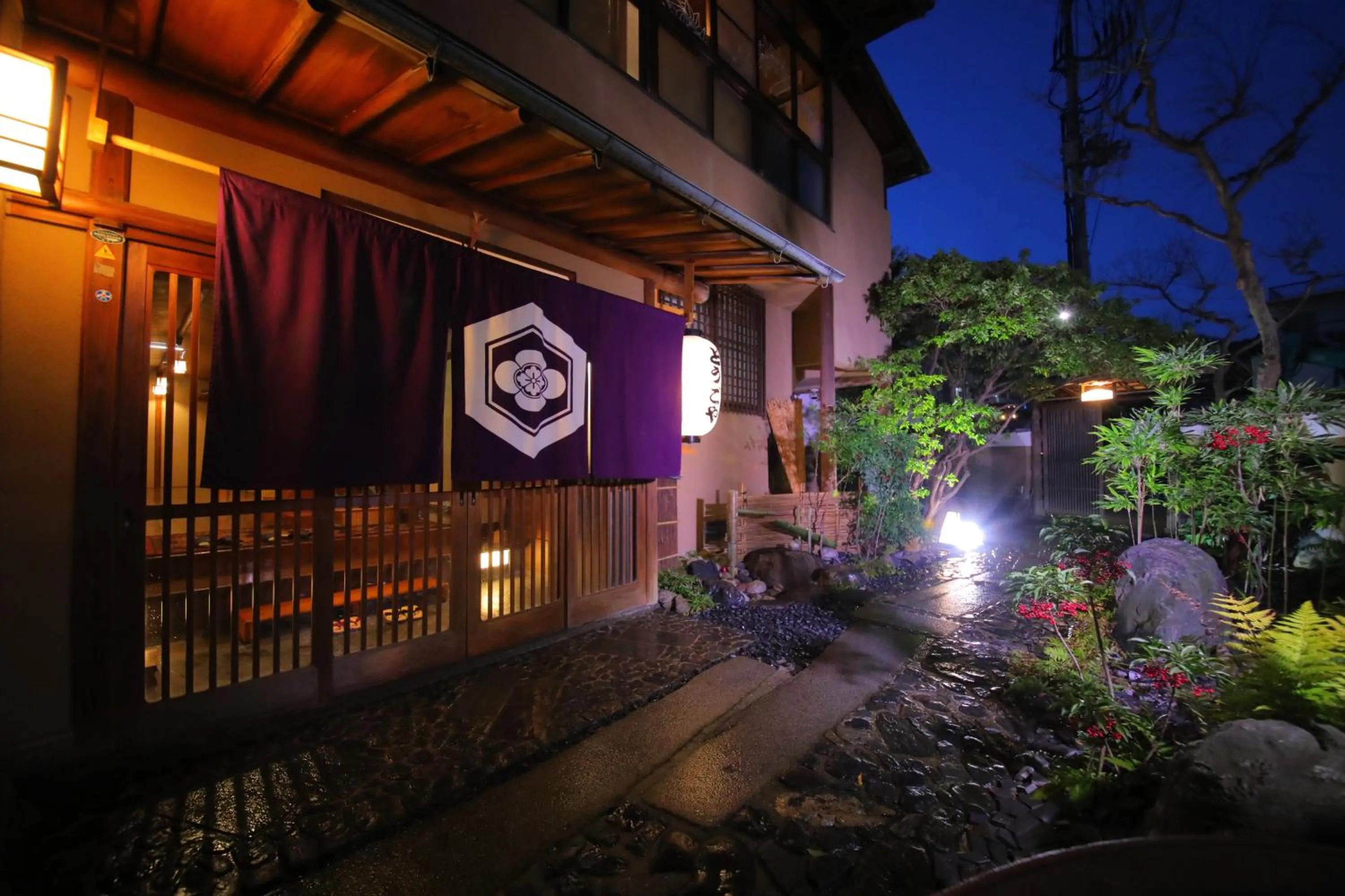 Facade/entrance in Dougoya