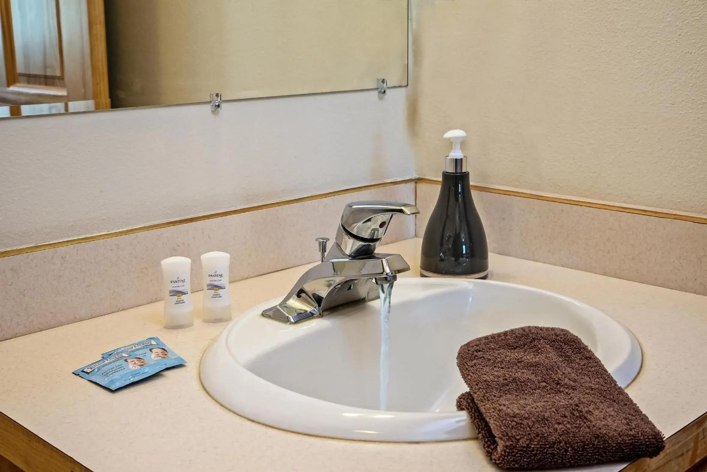 Deluxe Double Room with Balcony in Stanley High Country Inn Deluxe Double Room with Balcony in Stanley High Country Inn