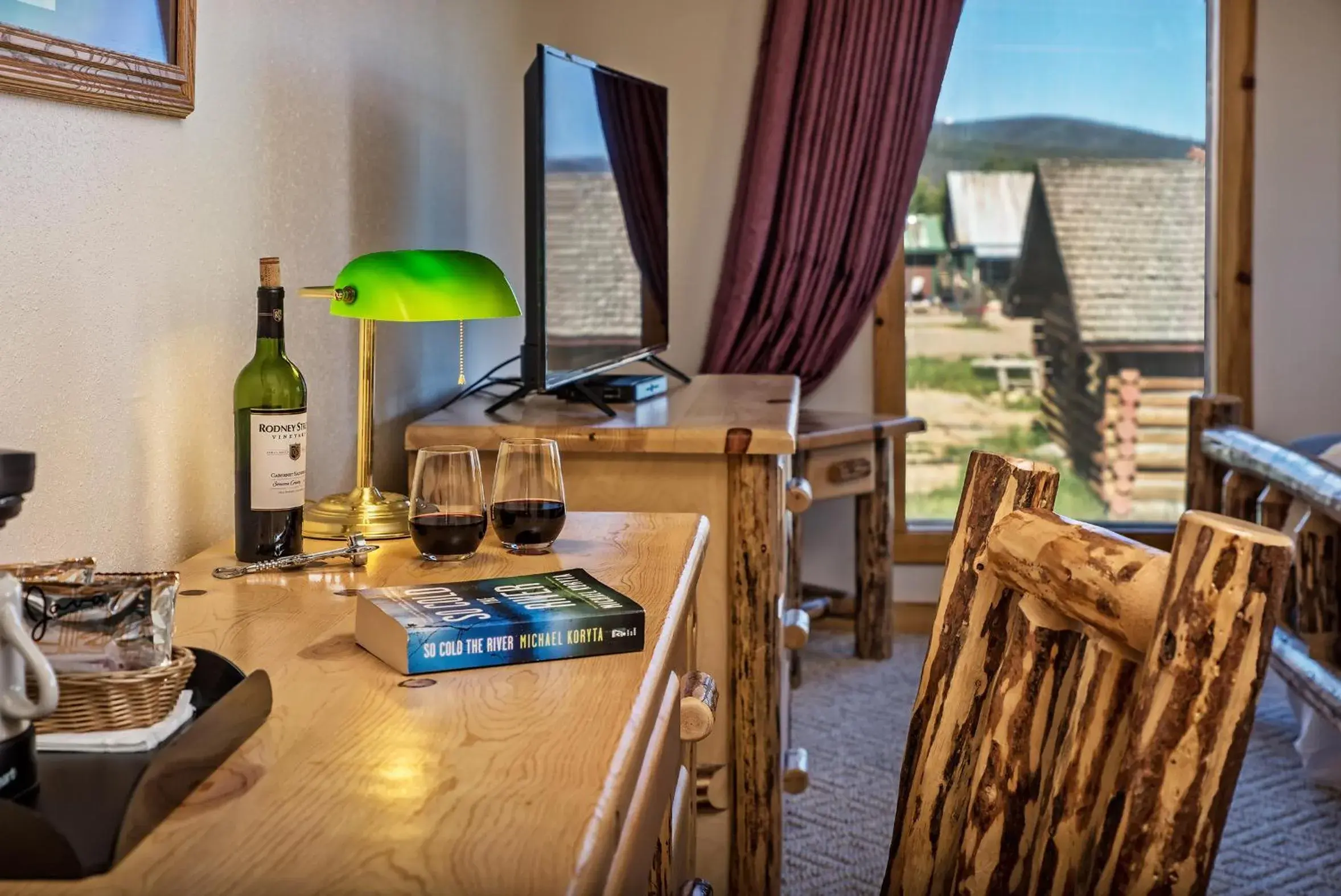 Double Room with Garden View in Stanley High Country Inn Double Room with Garden View in Stanley High Country Inn