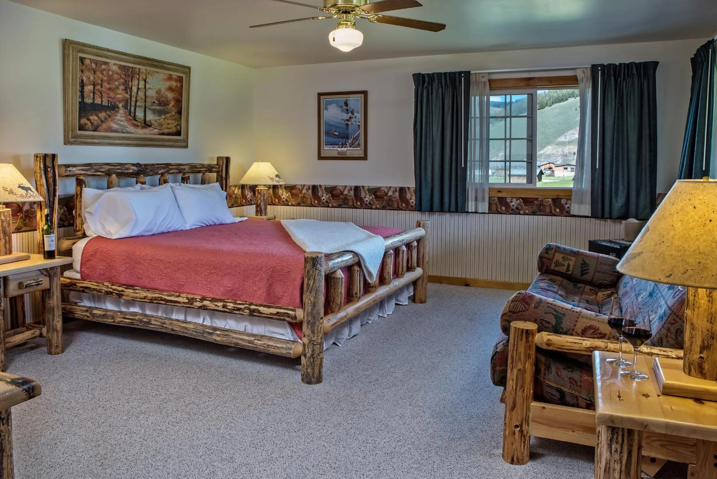 Bed in Stanley High Country Inn