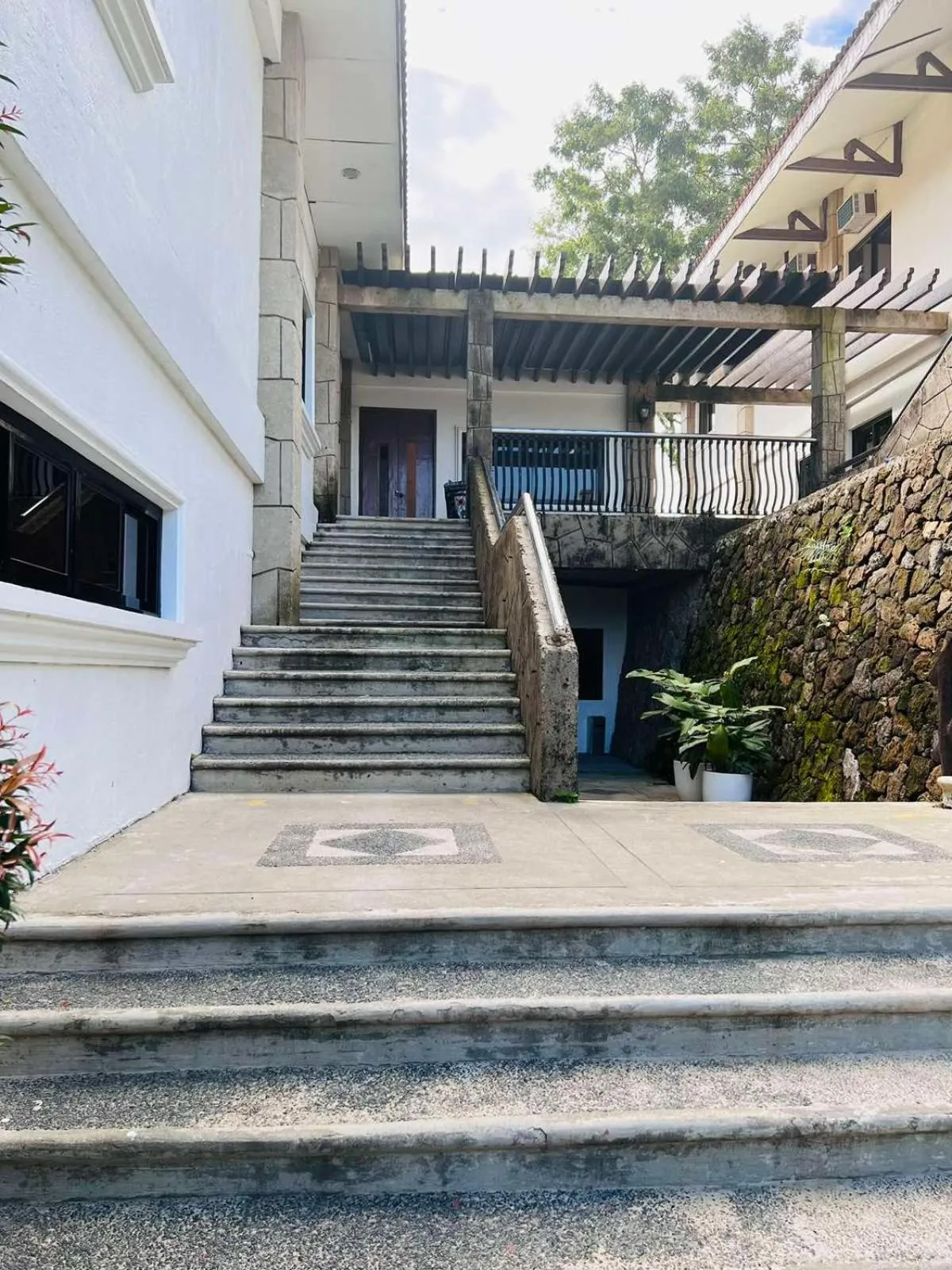 Property building in Sol Y Viento Mountain Hot Springs Resort