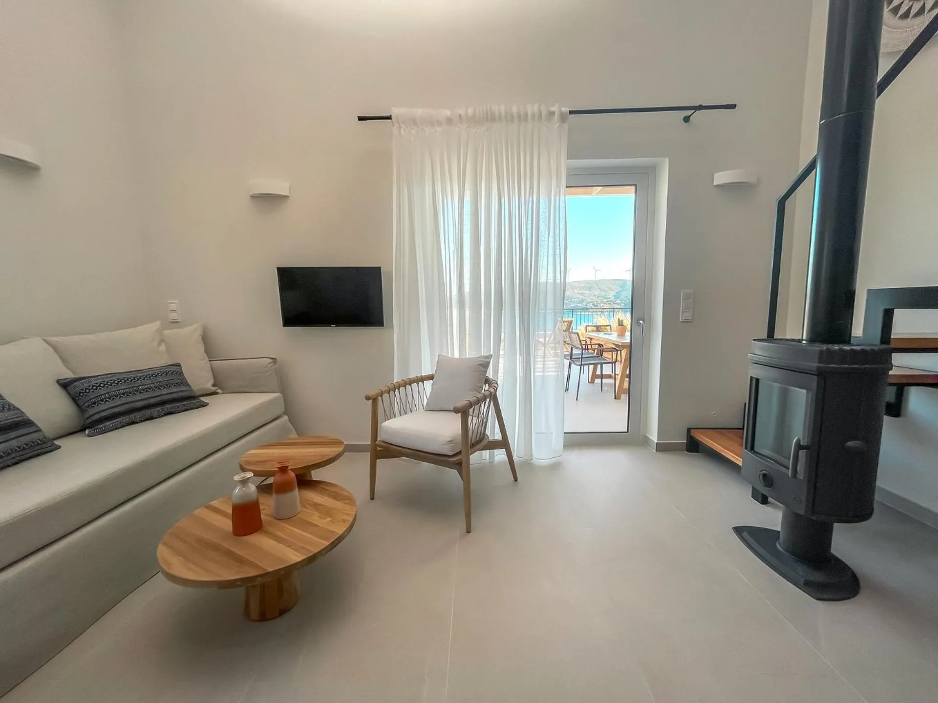 TV and multimedia in Triantafilia Guesthouse