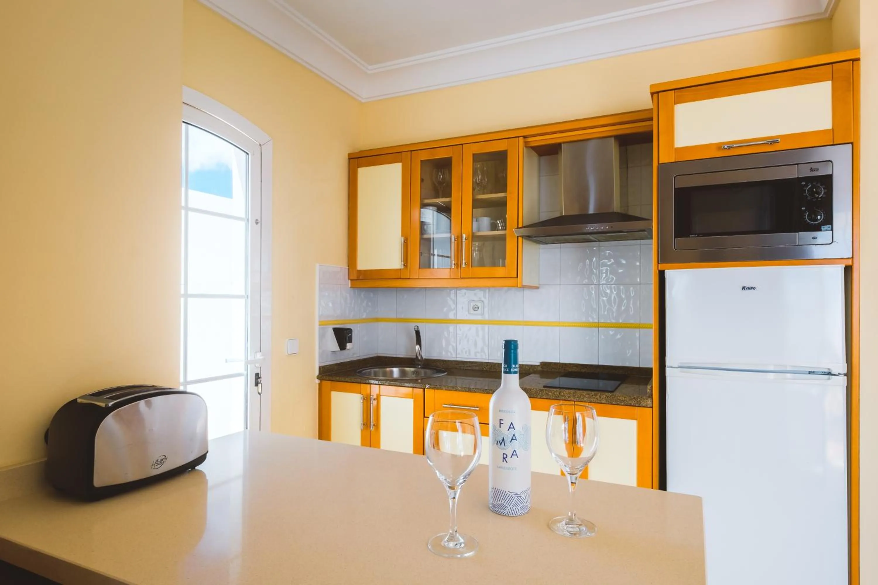 Kitchen or kitchenette in Apartamentos LIVVO Coloradamar