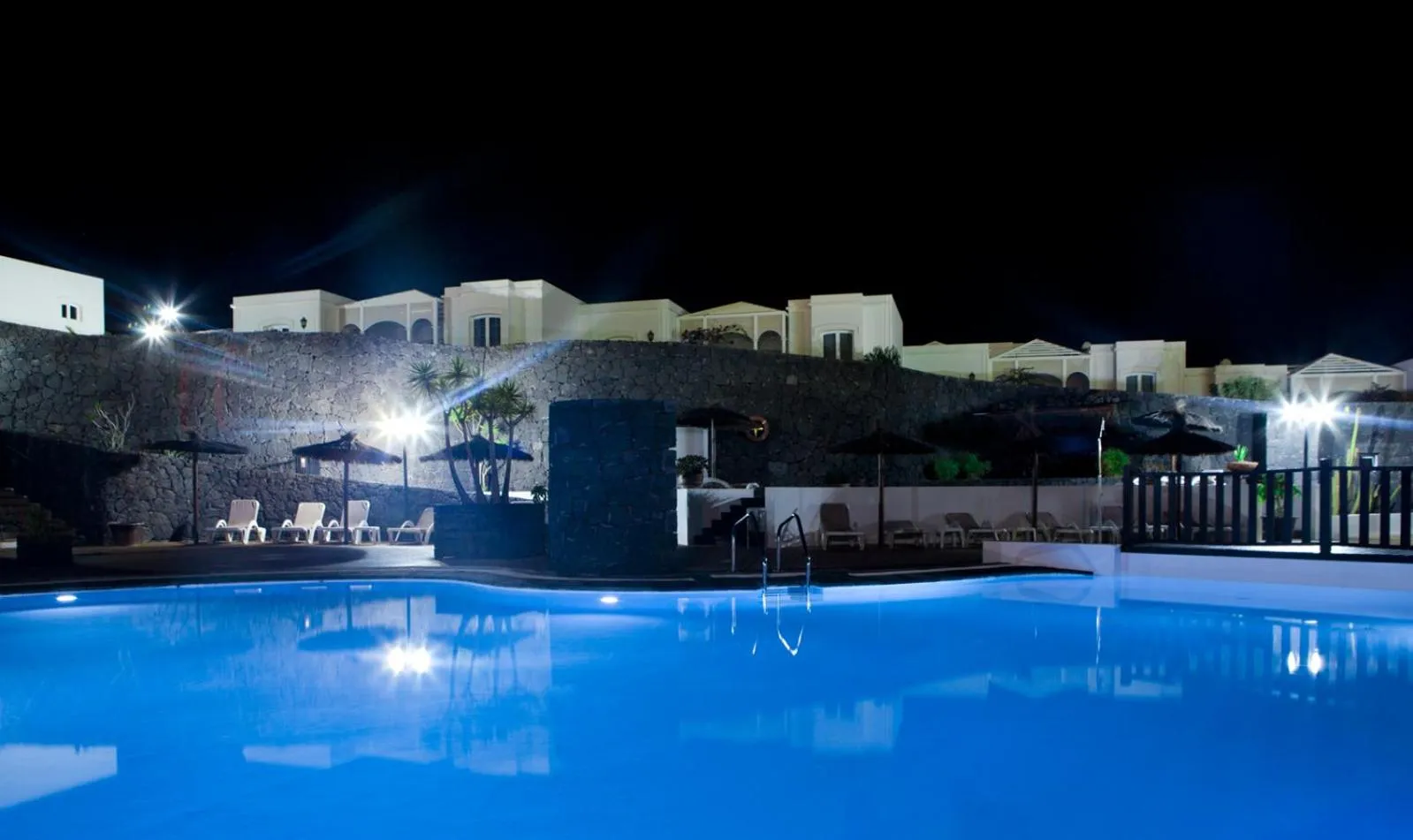 Swimming pool in Apartamentos LIVVO Coloradamar