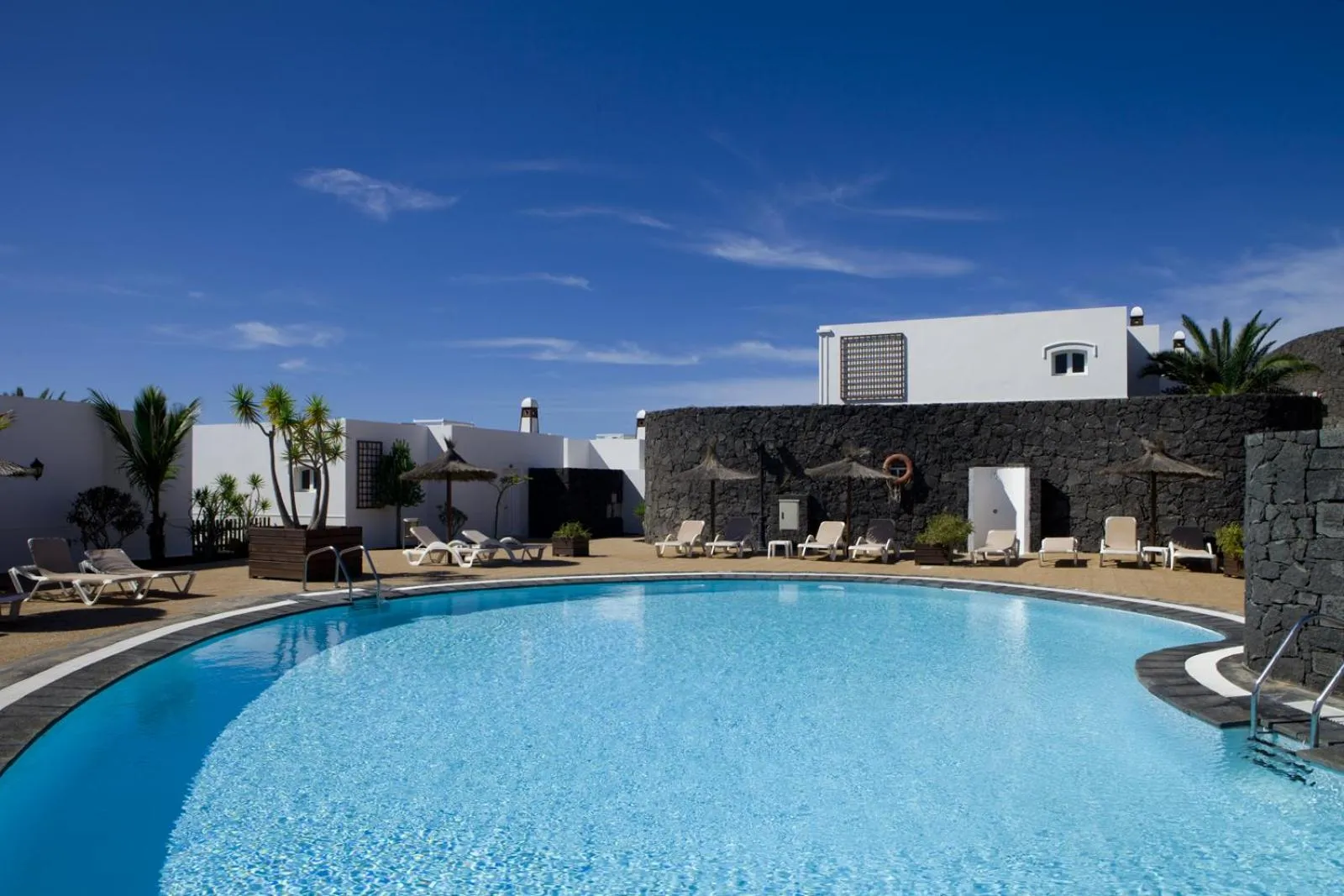 Swimming pool in Apartamentos LIVVO Coloradamar