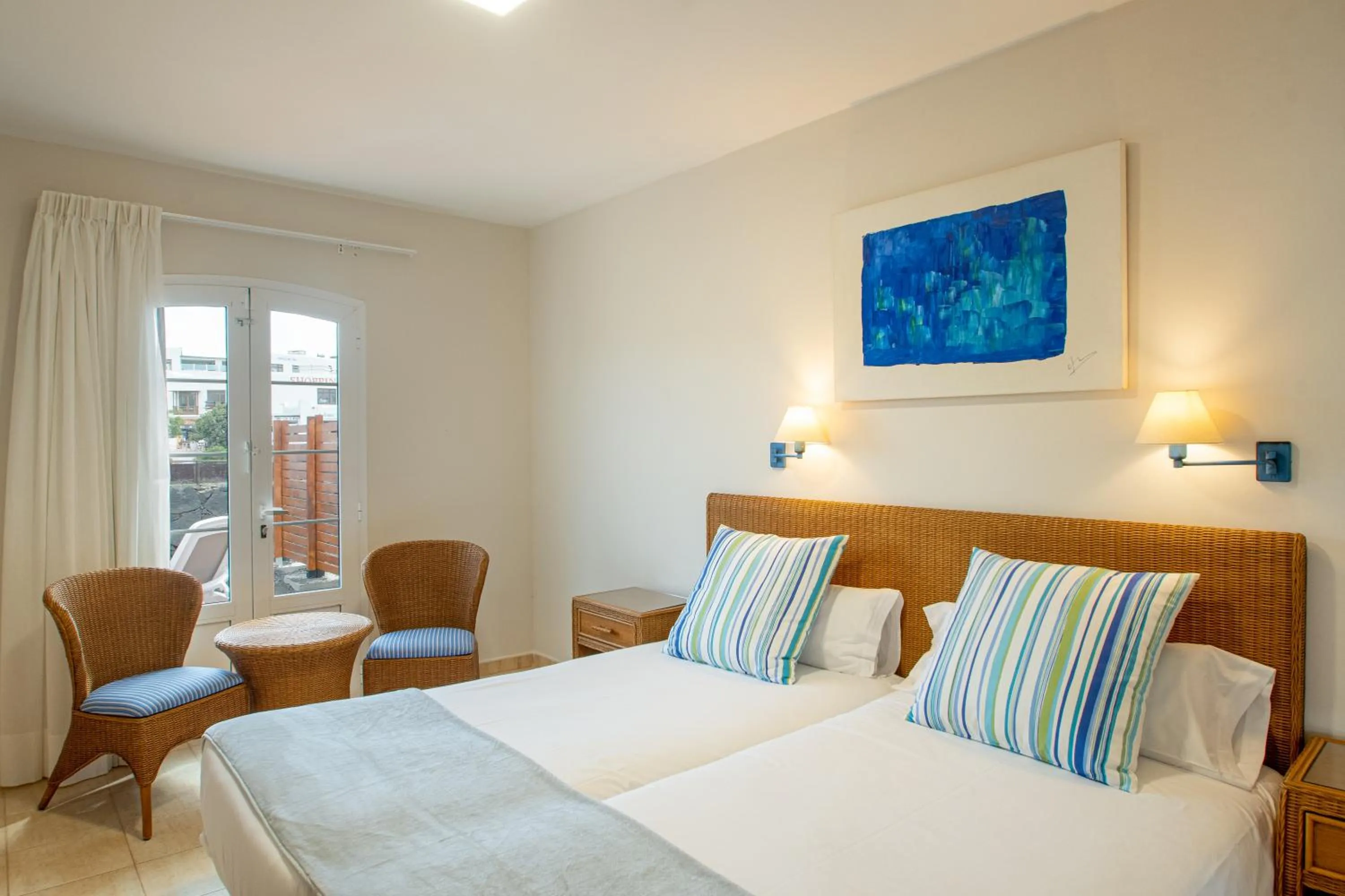 Bedroom, Bed in Apartamentos LIVVO Coloradamar