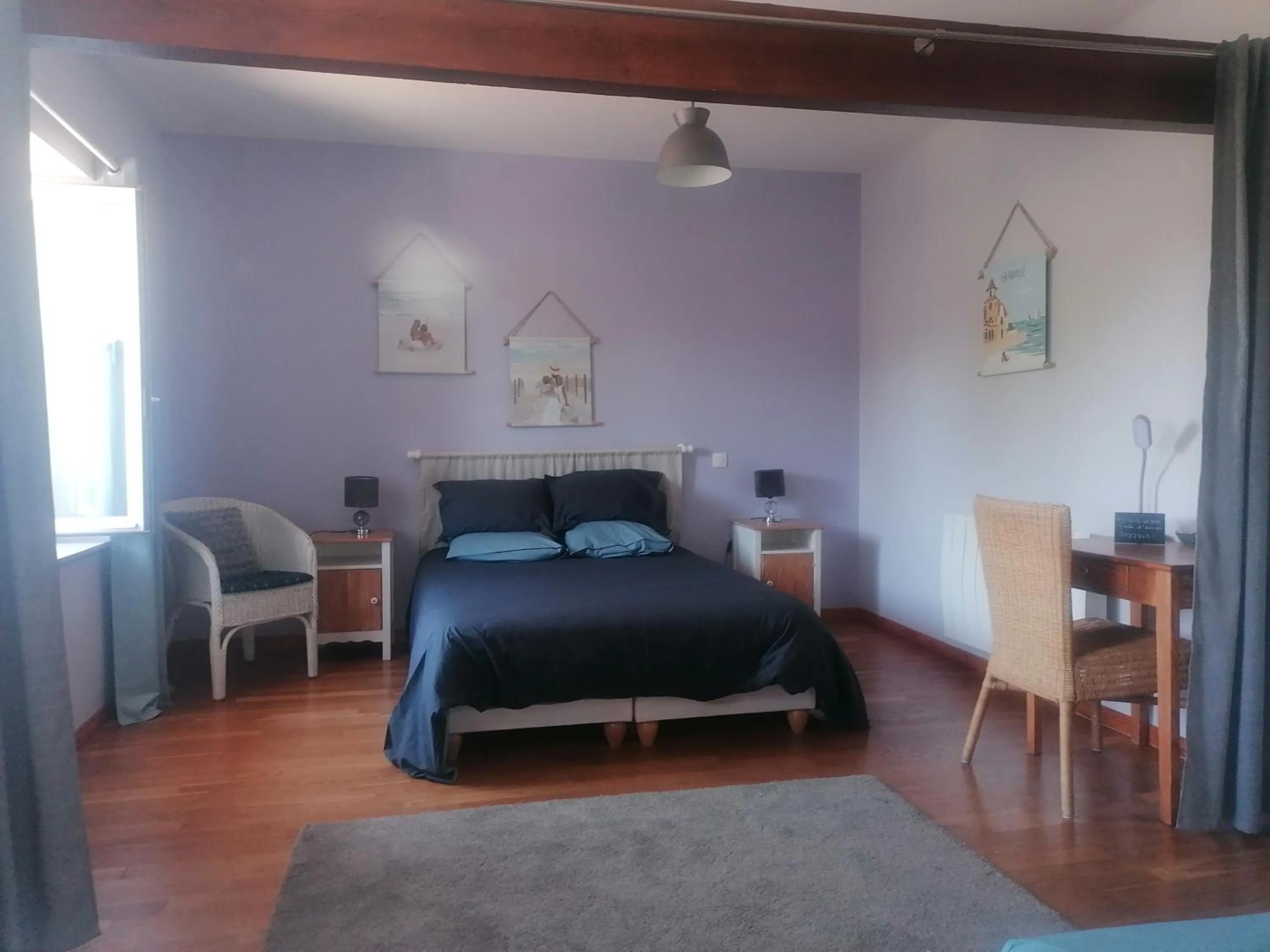 Photo of the whole room, Bed in La Parisiere