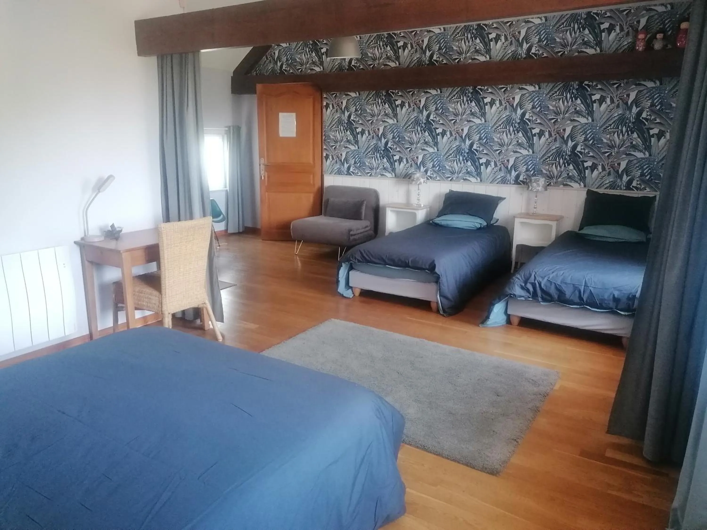 Photo of the whole room, Bed in La Parisiere