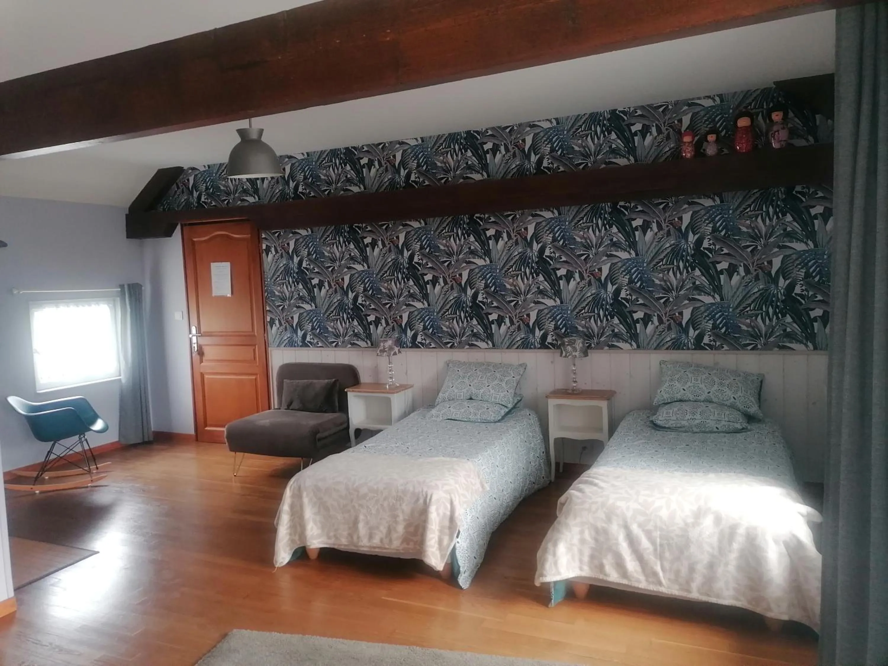 Photo of the whole room, Bed in La Parisiere
