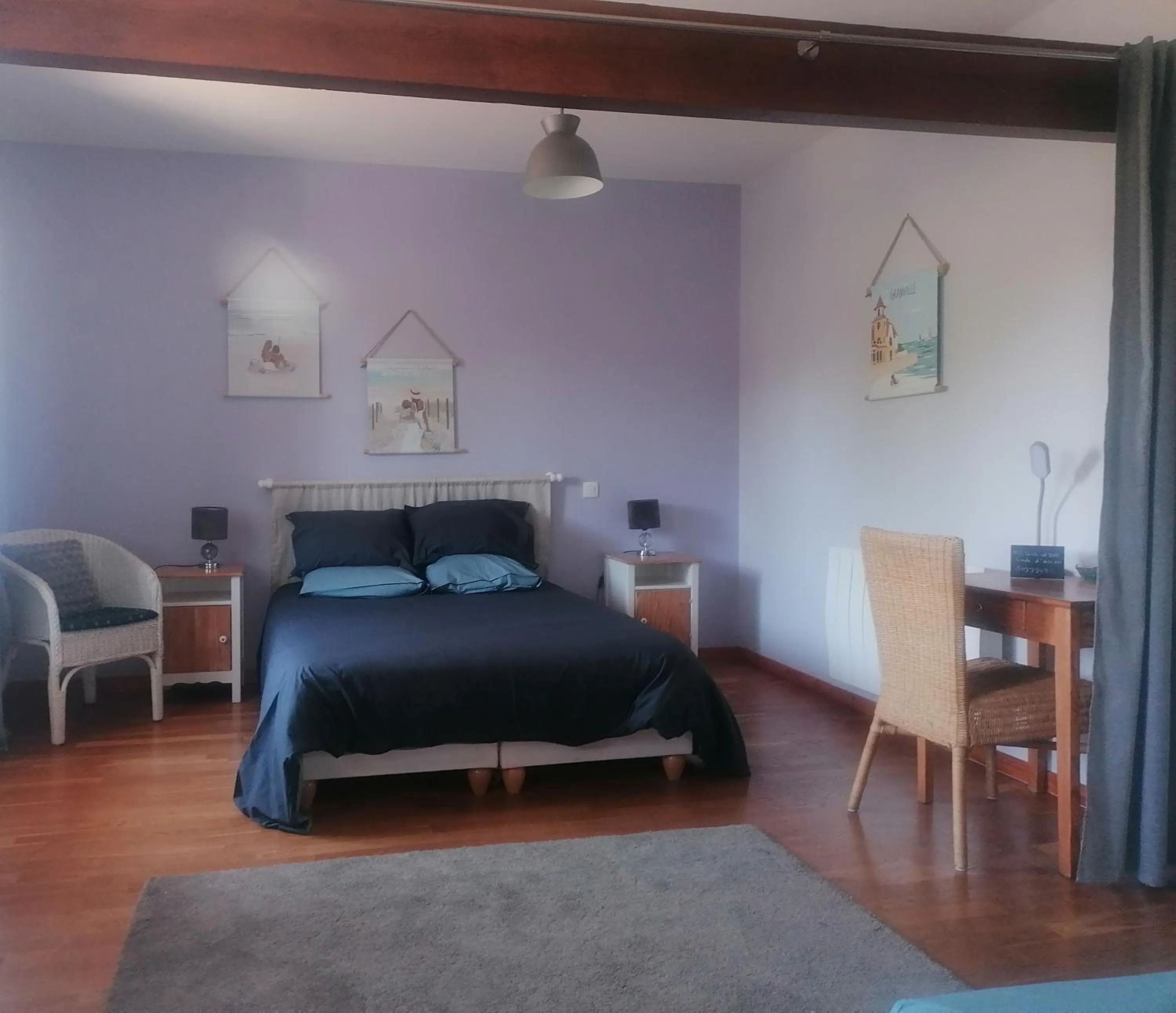 Bedroom, Bed in La Parisiere