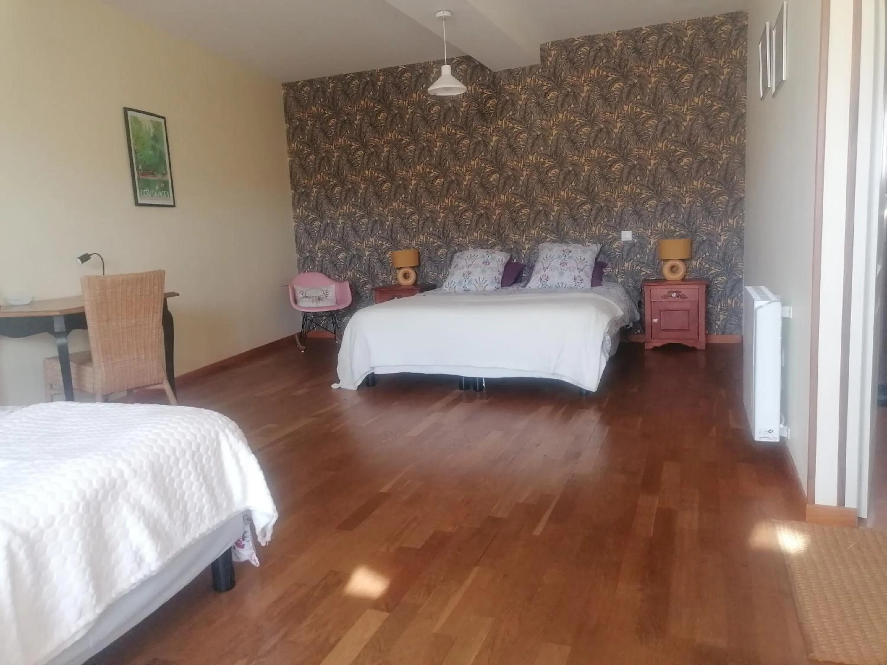 Bedroom, Bed in La Parisiere