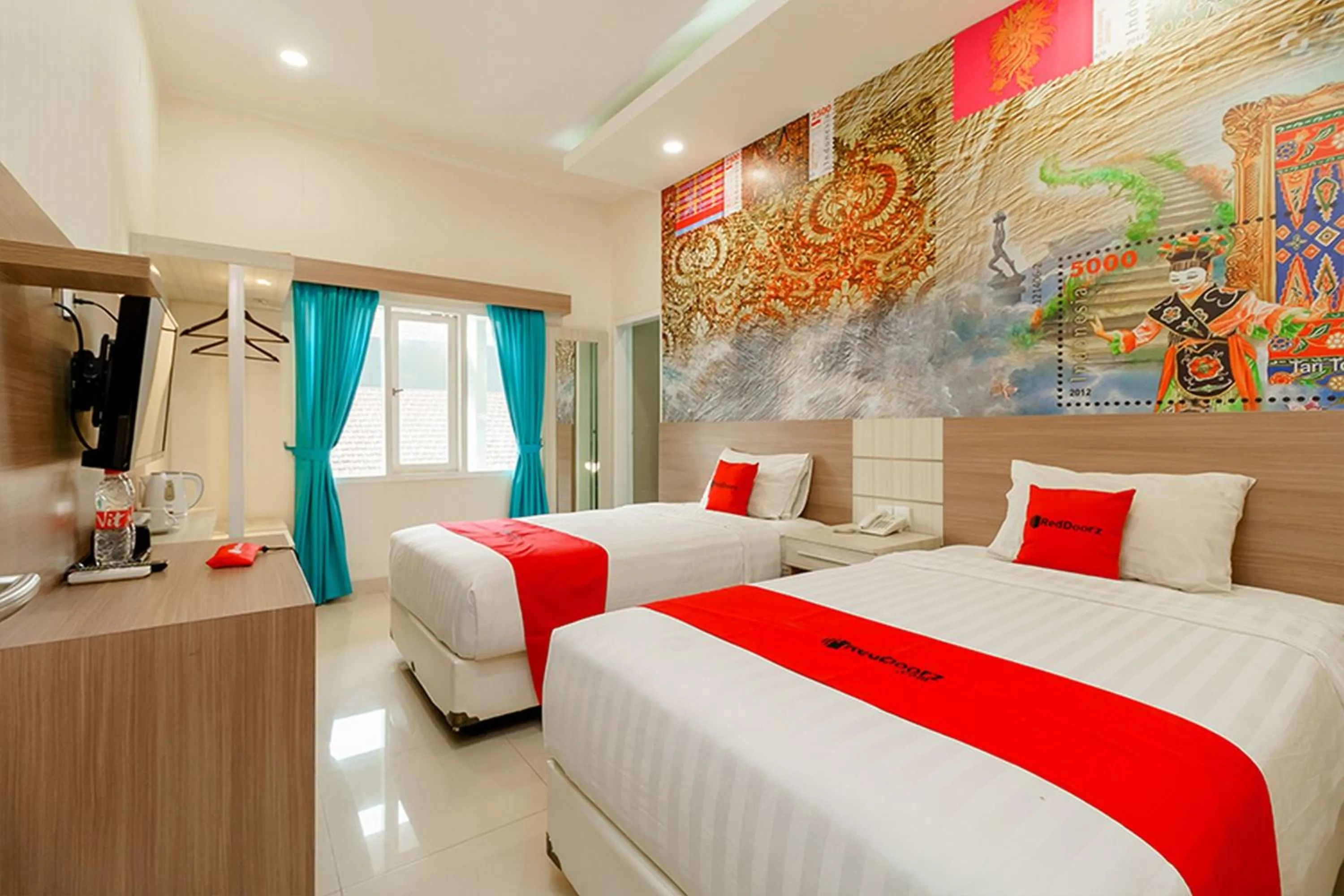 Bedroom, Bed in RedDoorz Plus @ Point Phila Cihampelas
