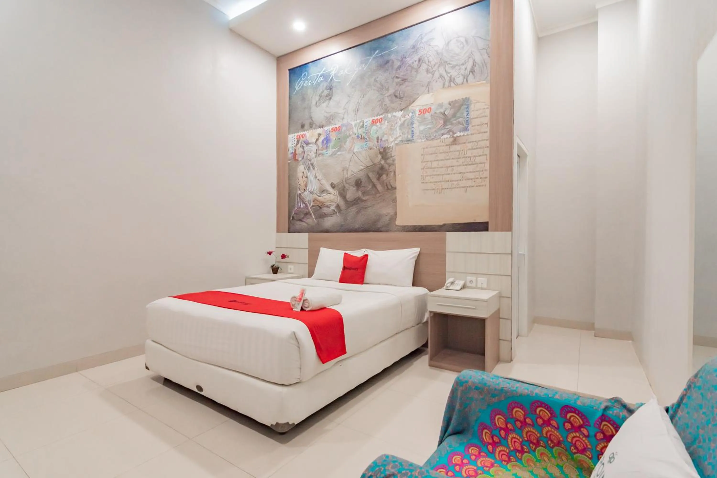 Bedroom, Bed in RedDoorz Plus @ Point Phila Cihampelas