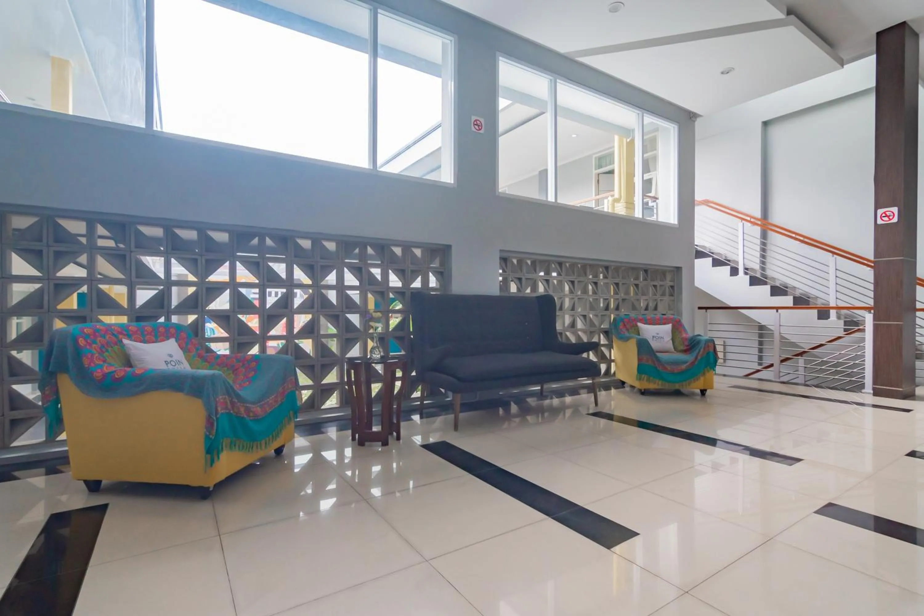 Lobby or reception in RedDoorz Plus @ Point Phila Cihampelas