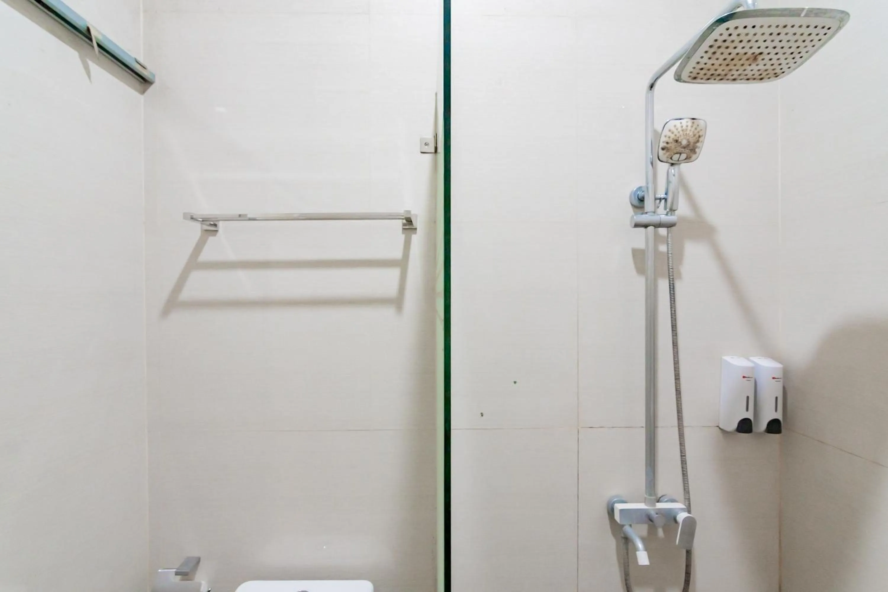 Bathroom in RedDoorz Plus @ Point Phila Cihampelas