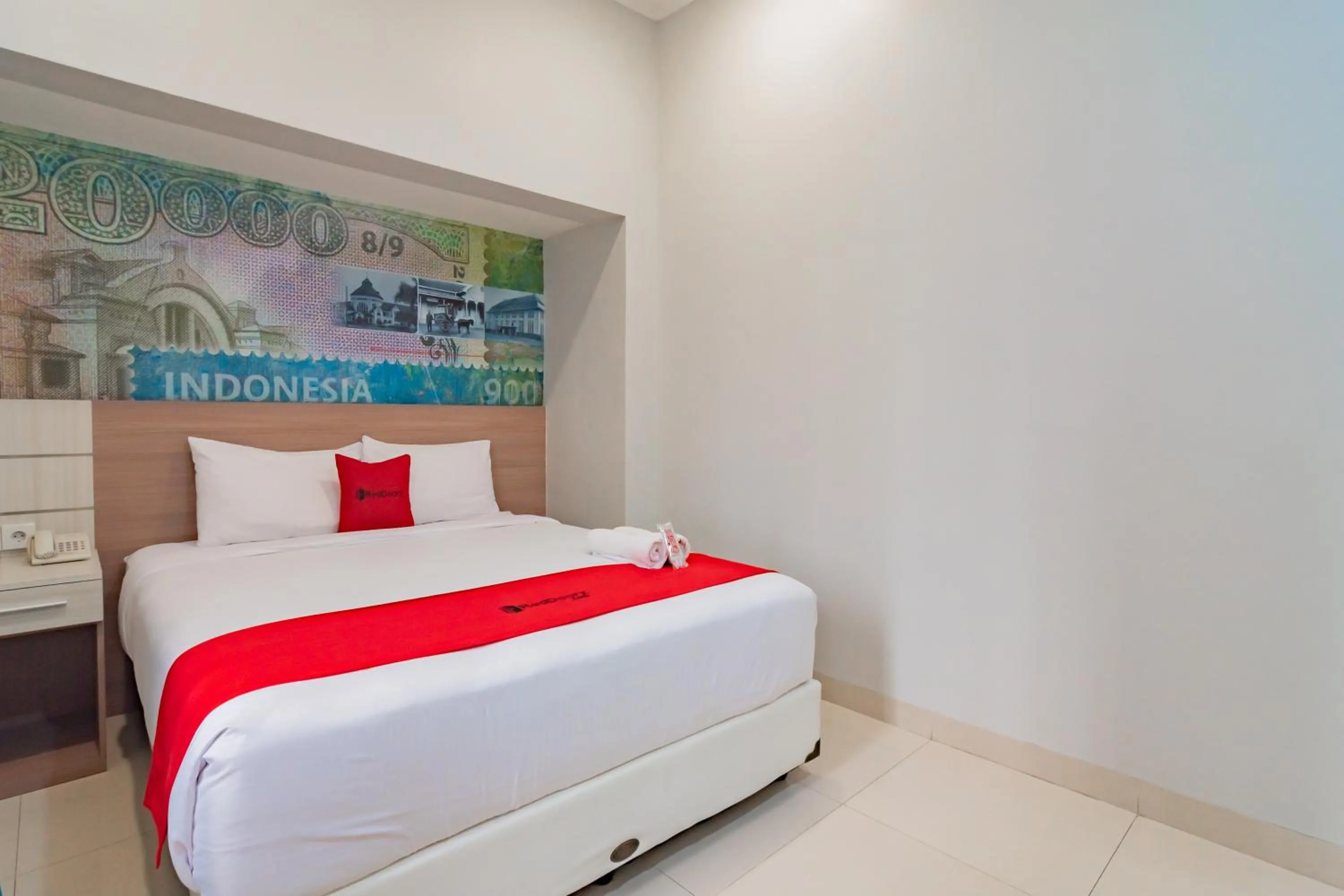 Bedroom, Bed in RedDoorz Plus @ Point Phila Cihampelas