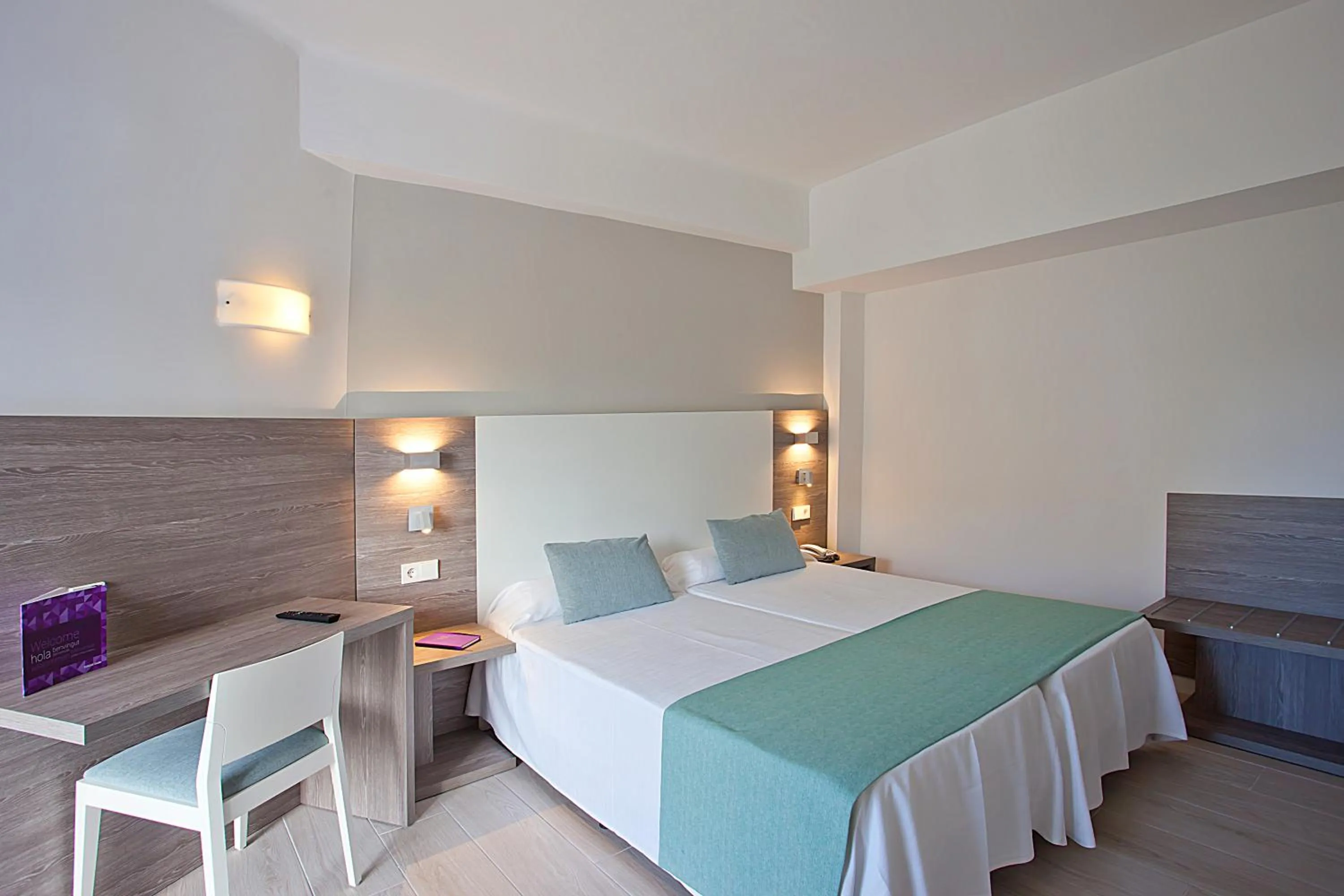 Bedroom, Bed in FERGUS Bermudas